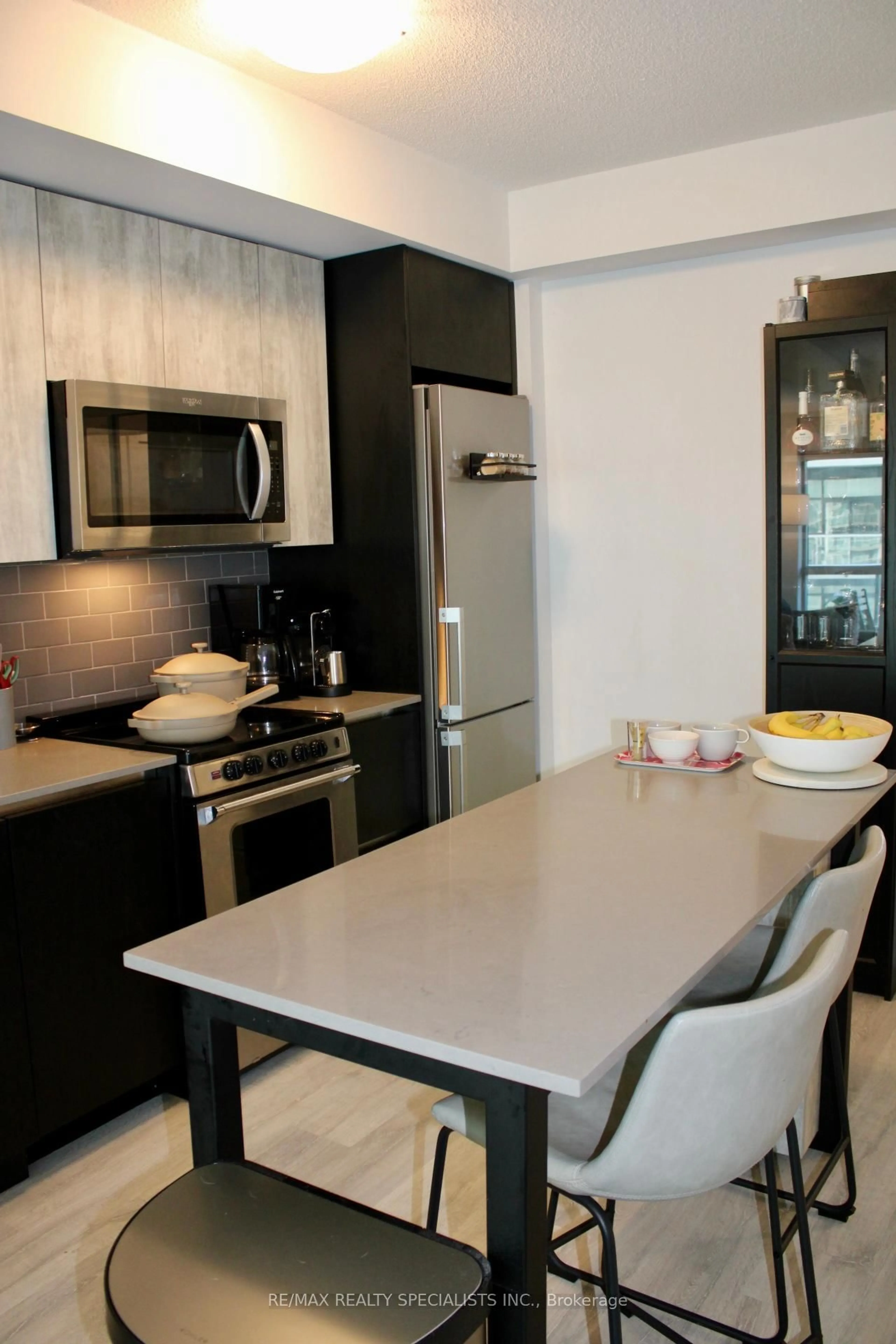 Unknown for 251 Manitoba St #809, Toronto Ontario M8Y 0C7