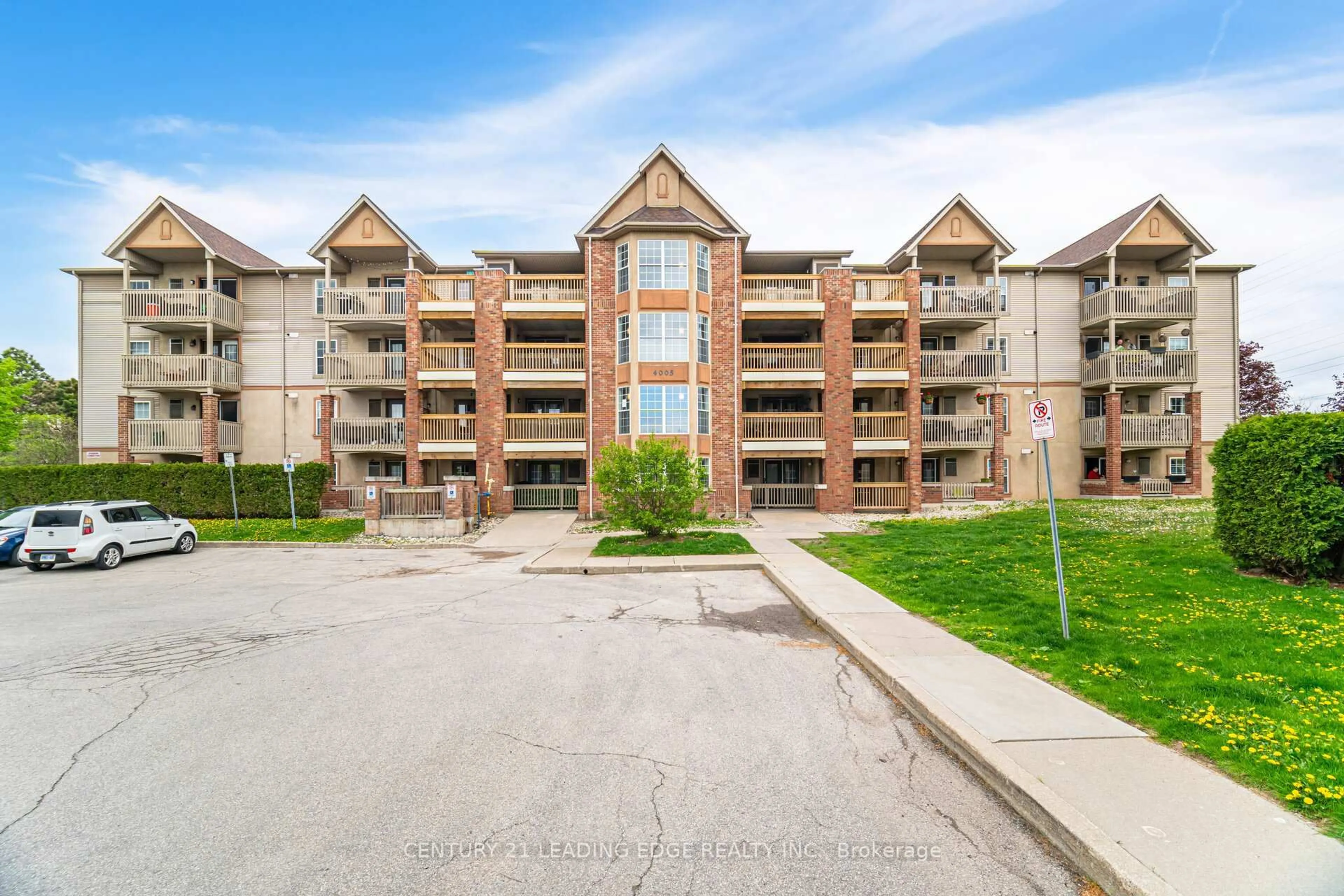 A pic from outside/outdoor area/front of a property/back of a property/a pic from drone, unknown for 4005 Kilmer Dr ##209, Burlington Ontario L7M 4M2