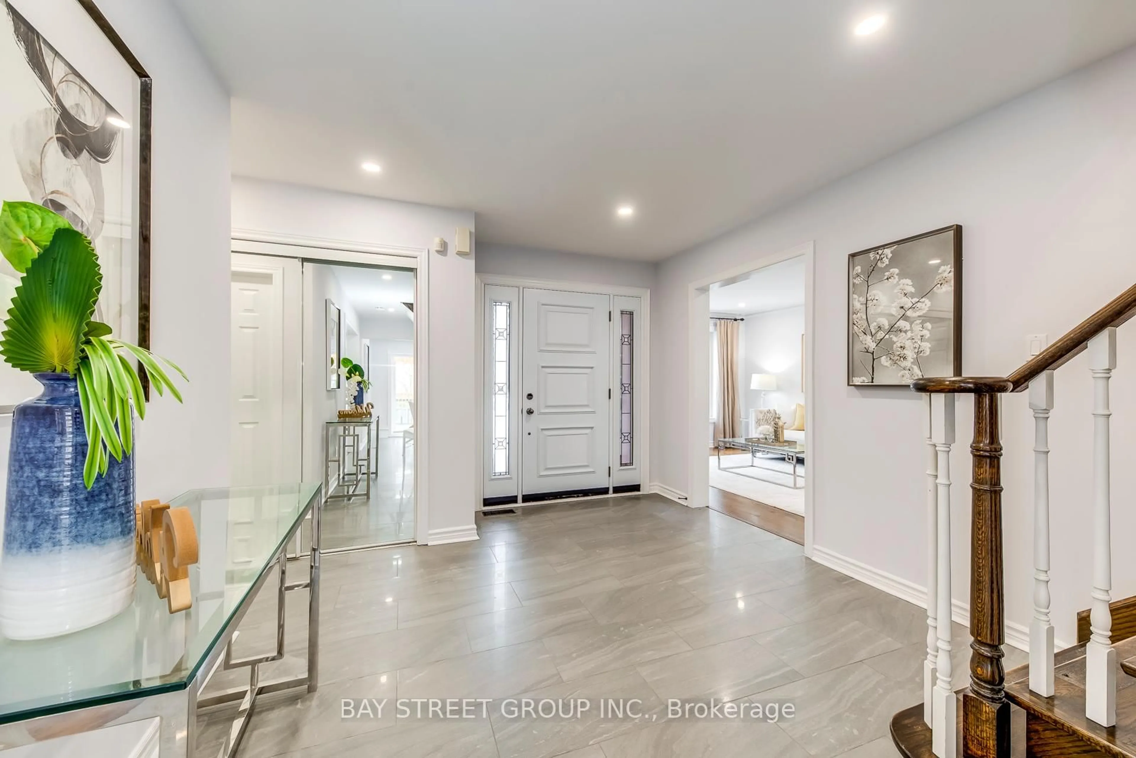 Indoor entryway for 1122 Lambton Dr, Oakville Ontario L6J 7P3