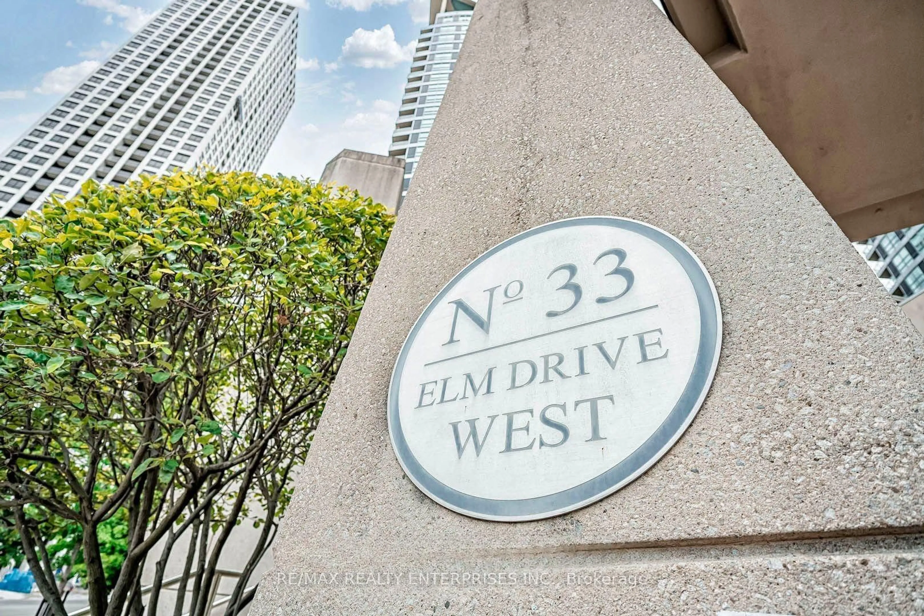 Lobby for 33 Elm Dr #413, Mississauga Ontario L5B 4M2