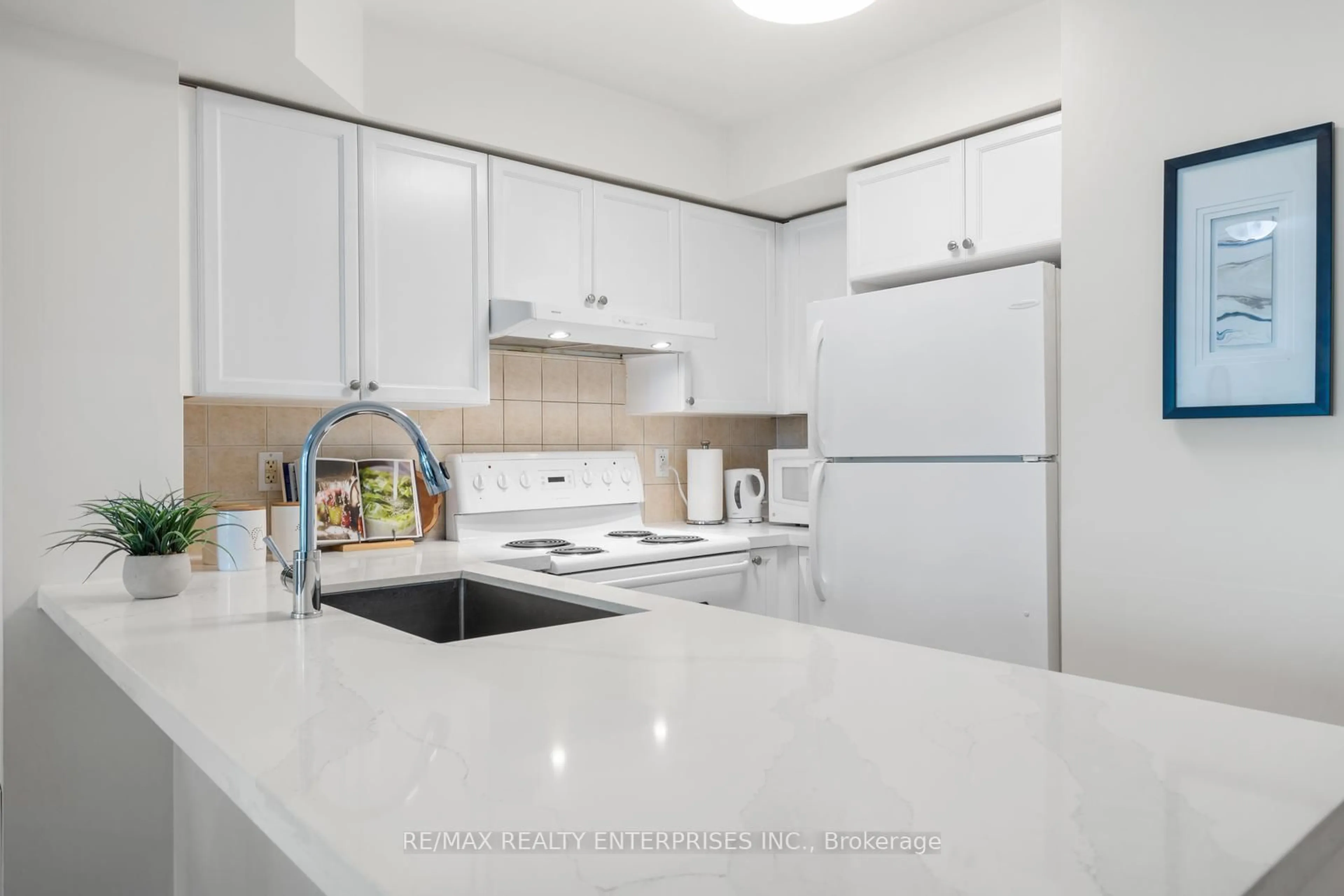 Standard kitchen, unknown for 33 Elm Dr #413, Mississauga Ontario L5B 4M2