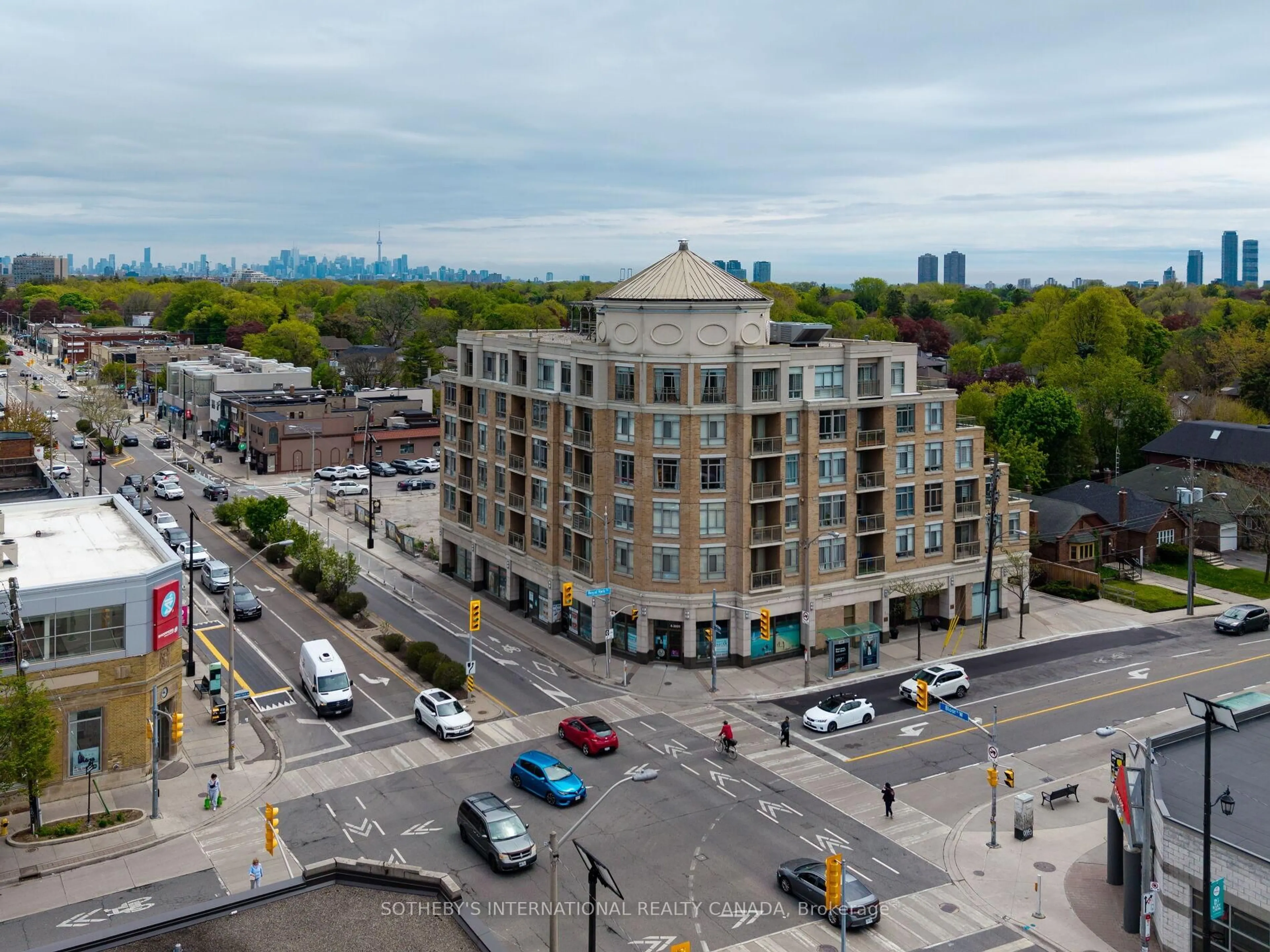 A pic from outside/outdoor area/front of a property/back of a property/a pic from drone, city buildings view from balcony for 935 Royal York Rd #601, Toronto Ontario M8Y 4H1