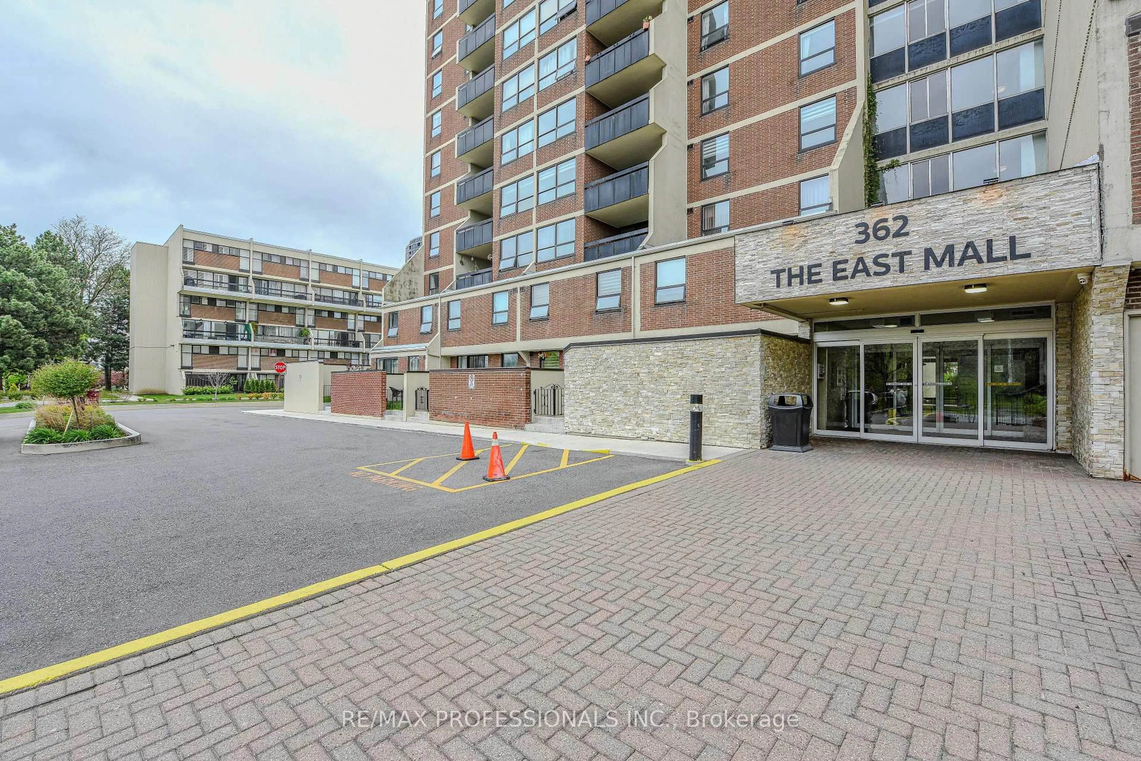 Patio, street for 362 The East Mall N/A #302, Toronto Ontario M9B 6C4