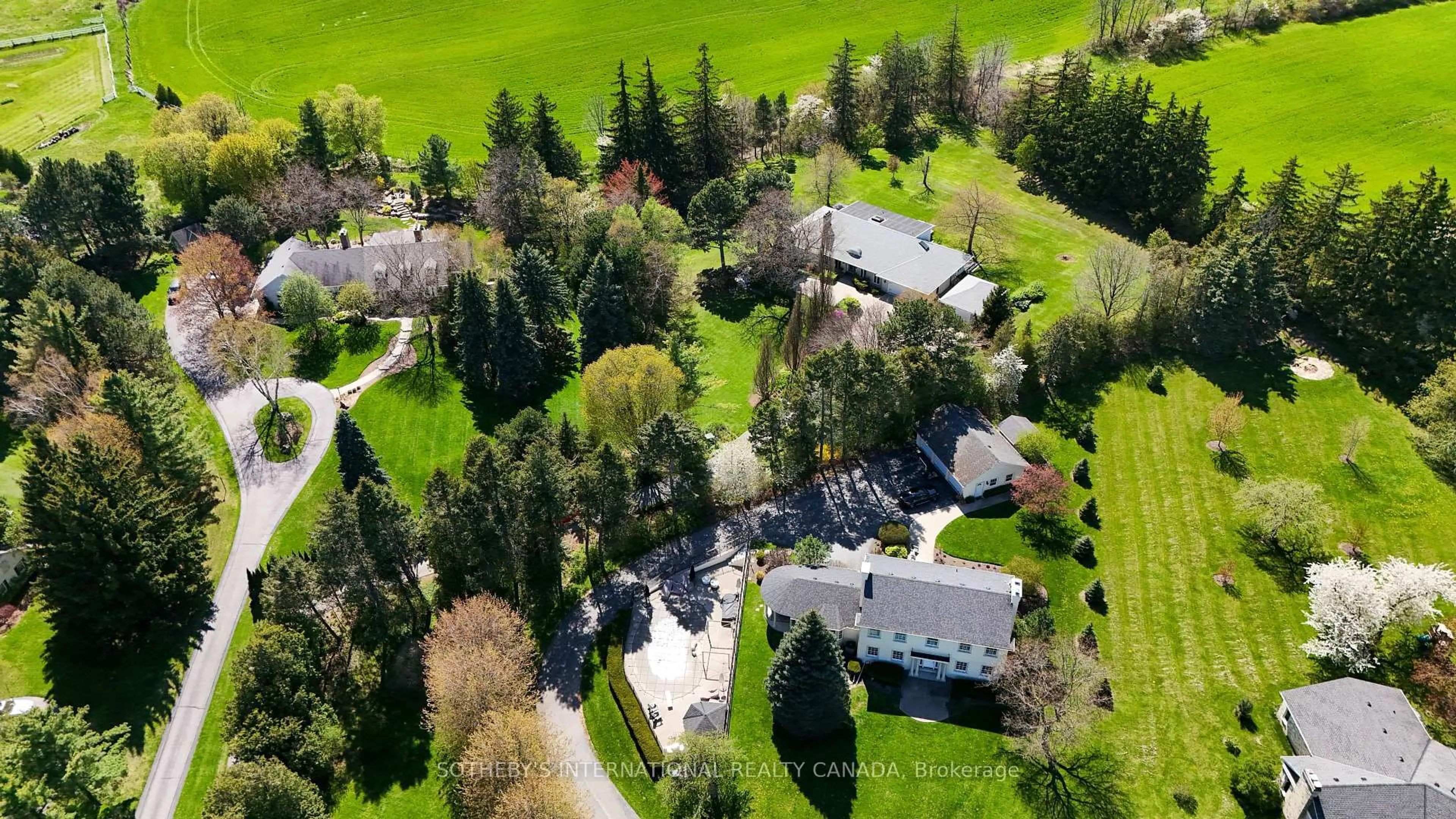 A pic from outside/outdoor area/front of a property/back of a property/a pic from drone, street for 2501 1 Sideroad N/A, Burlington Ontario L7P 0S4