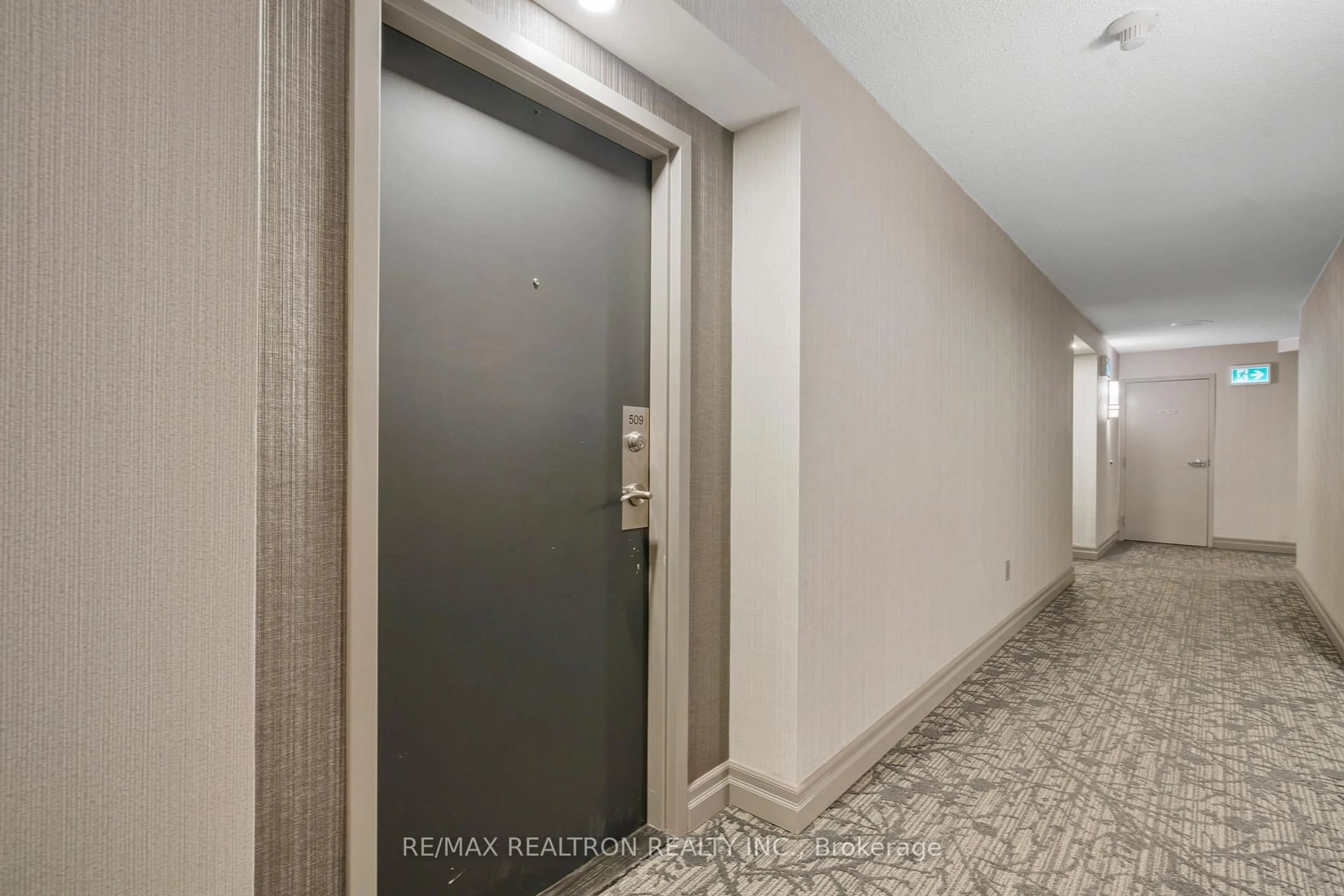 Indoor foyer for 12 Laurelcrest St #509, Brampton Ontario L6S 5Y4