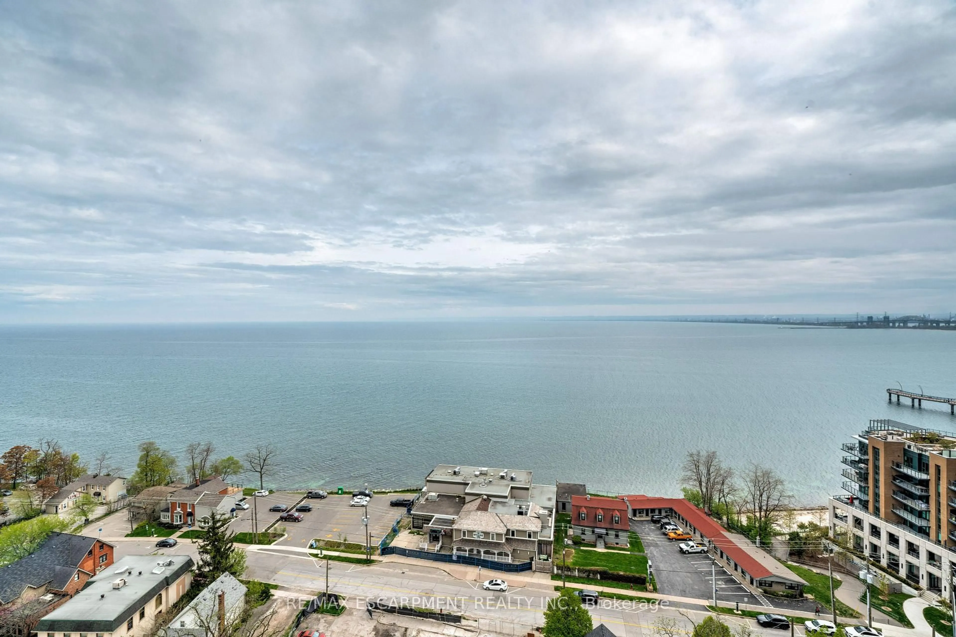 A pic from outside/outdoor area/front of a property/back of a property/a pic from drone, water/lake/river/ocean view for 370 Martha St #1707, Burlington Ontario L7R 0G9
