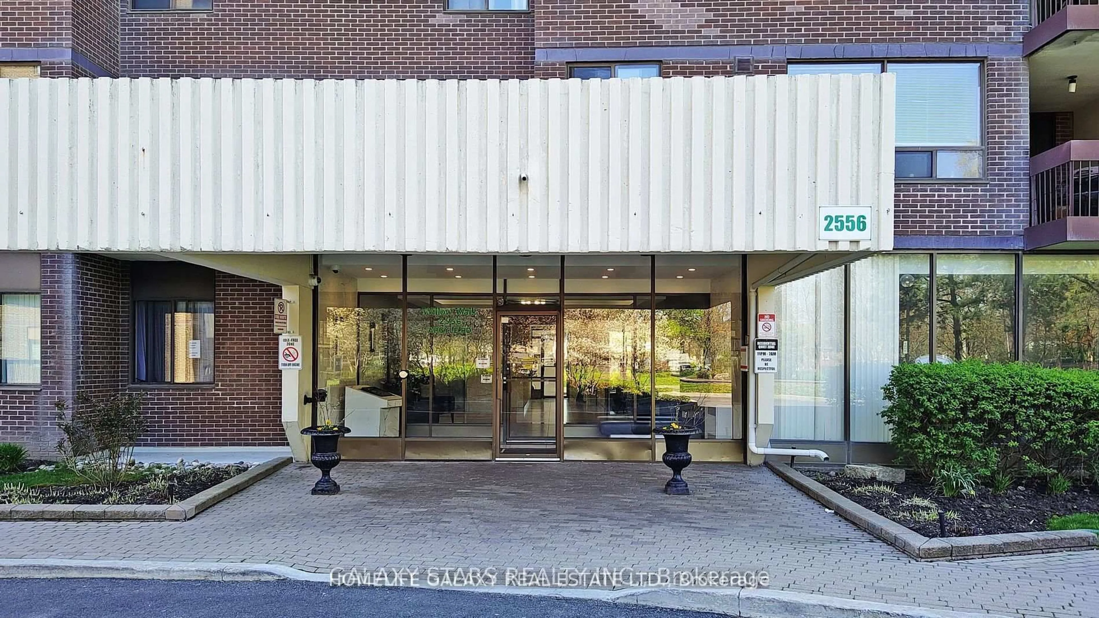 Indoor foyer for 2556 Argyle Rd #1002, Mississauga Ontario L5B 2H6