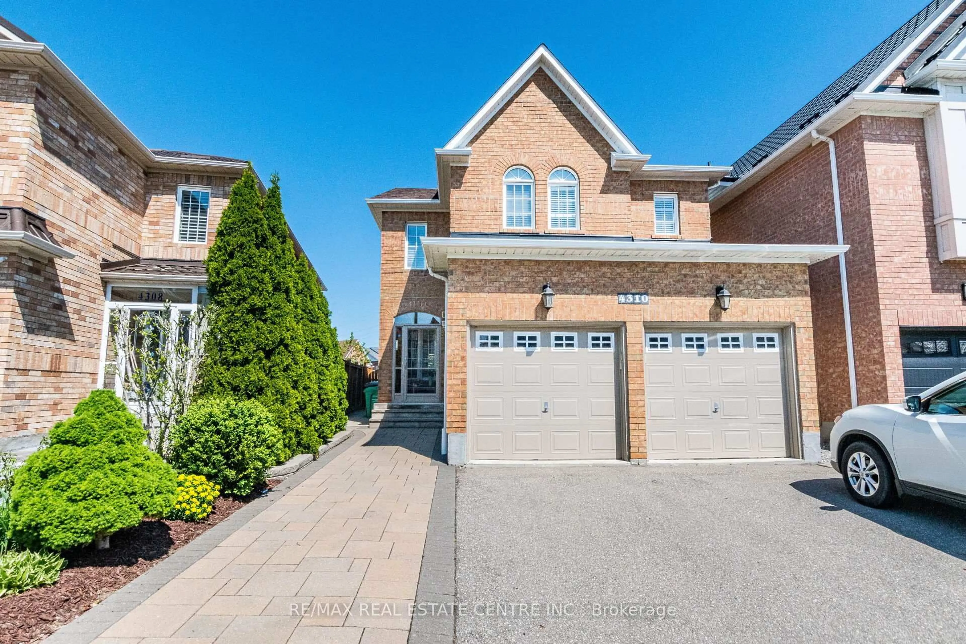 Home with brick exterior material, street for 4310 Guildwood Way, Mississauga Ontario L5R 0A7