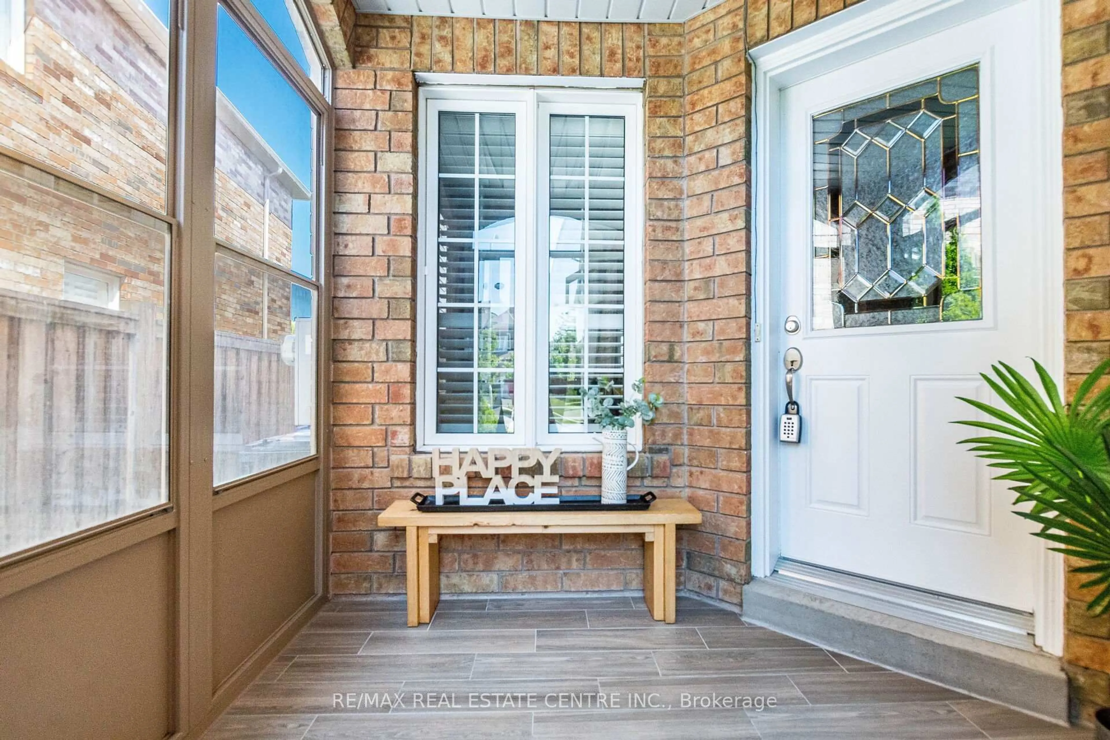 Indoor entryway for 4310 Guildwood Way, Mississauga Ontario L5R 0A7