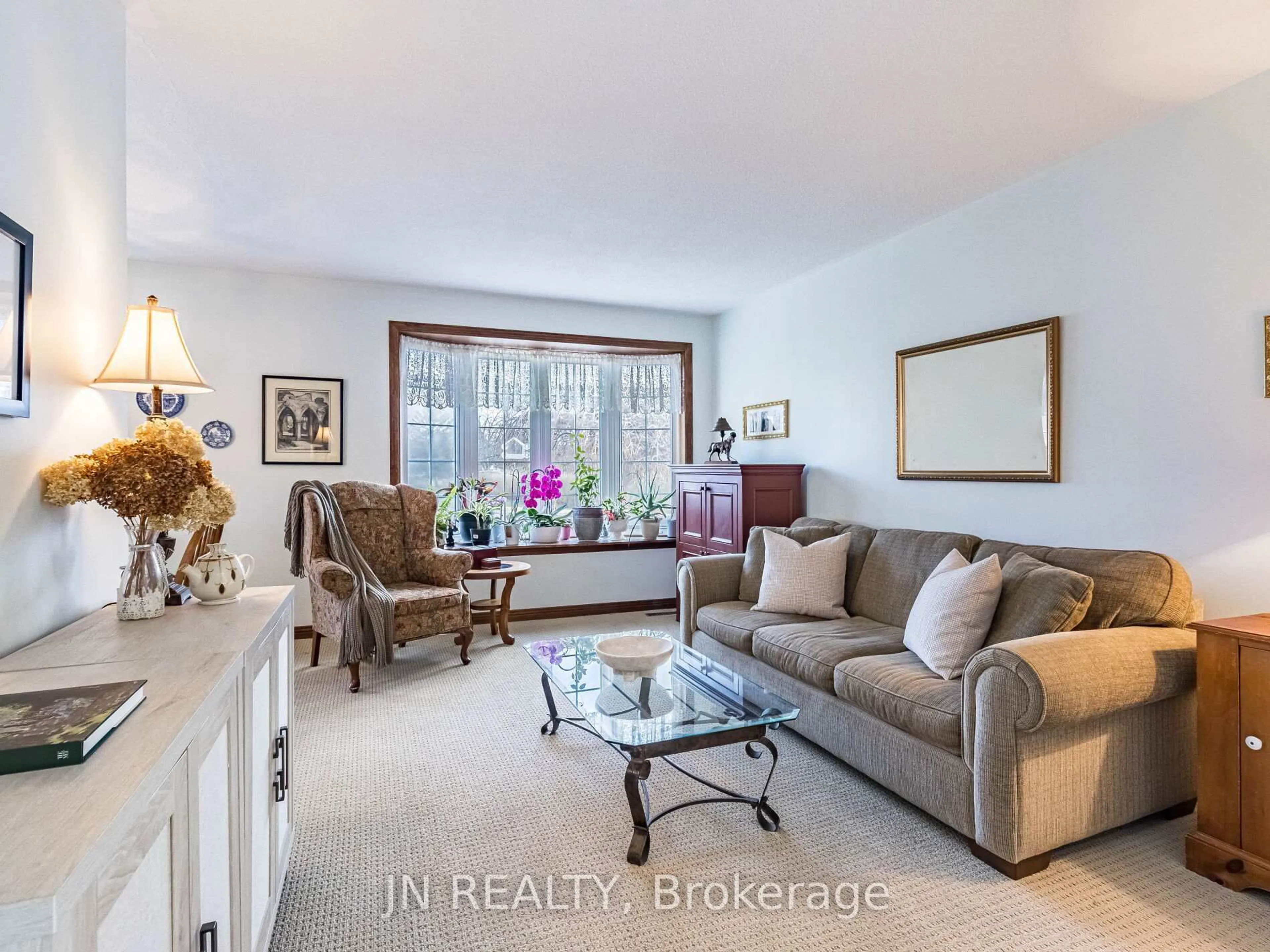 Living room with furniture, unknown for 27 Finchley Cres, Brampton Ontario L6T 3P5
