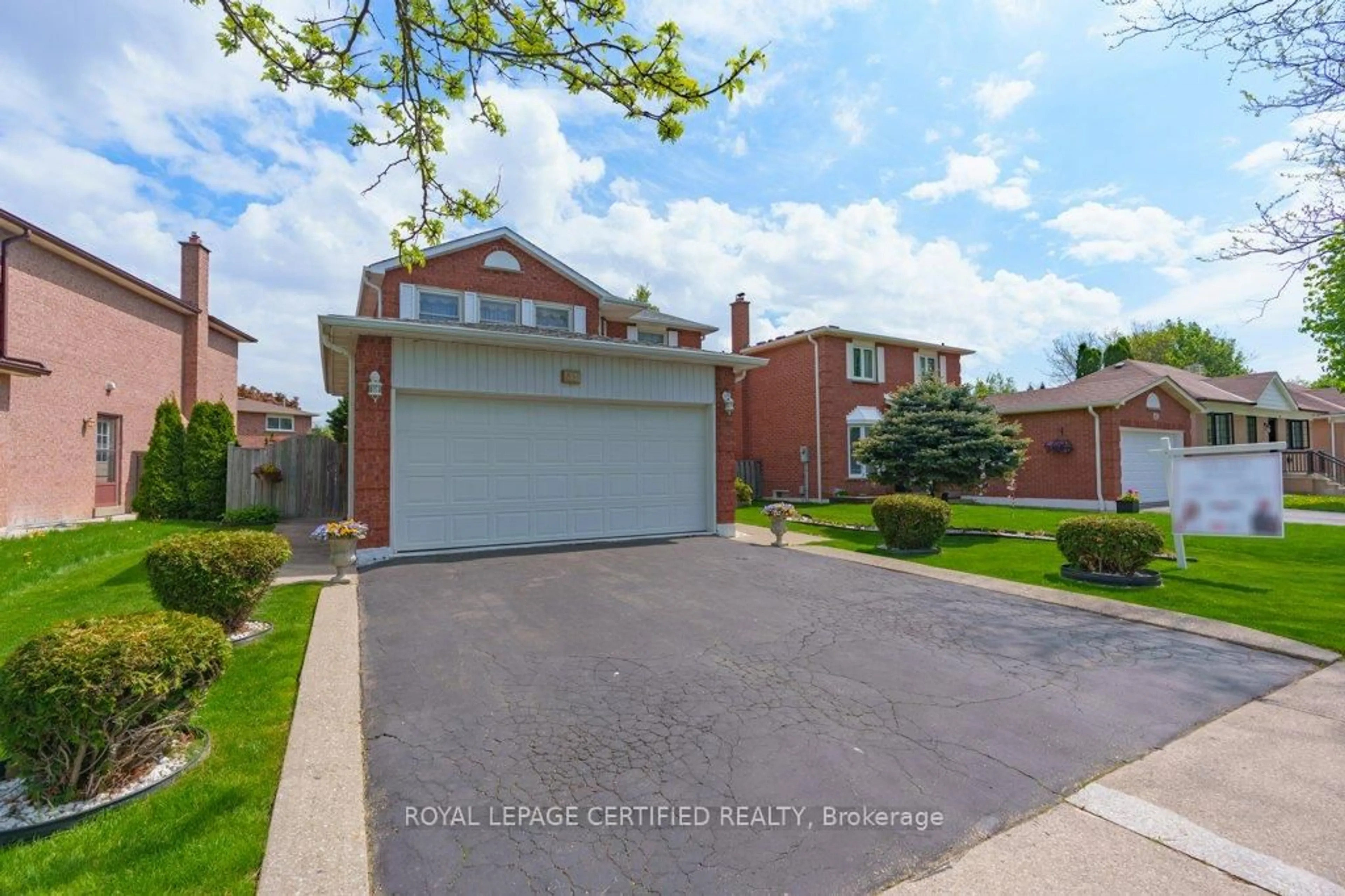 A pic from outside/outdoor area/front of a property/back of a property/a pic from drone, street for 48 Sunset Blvd, Brampton Ontario L6X 1W9