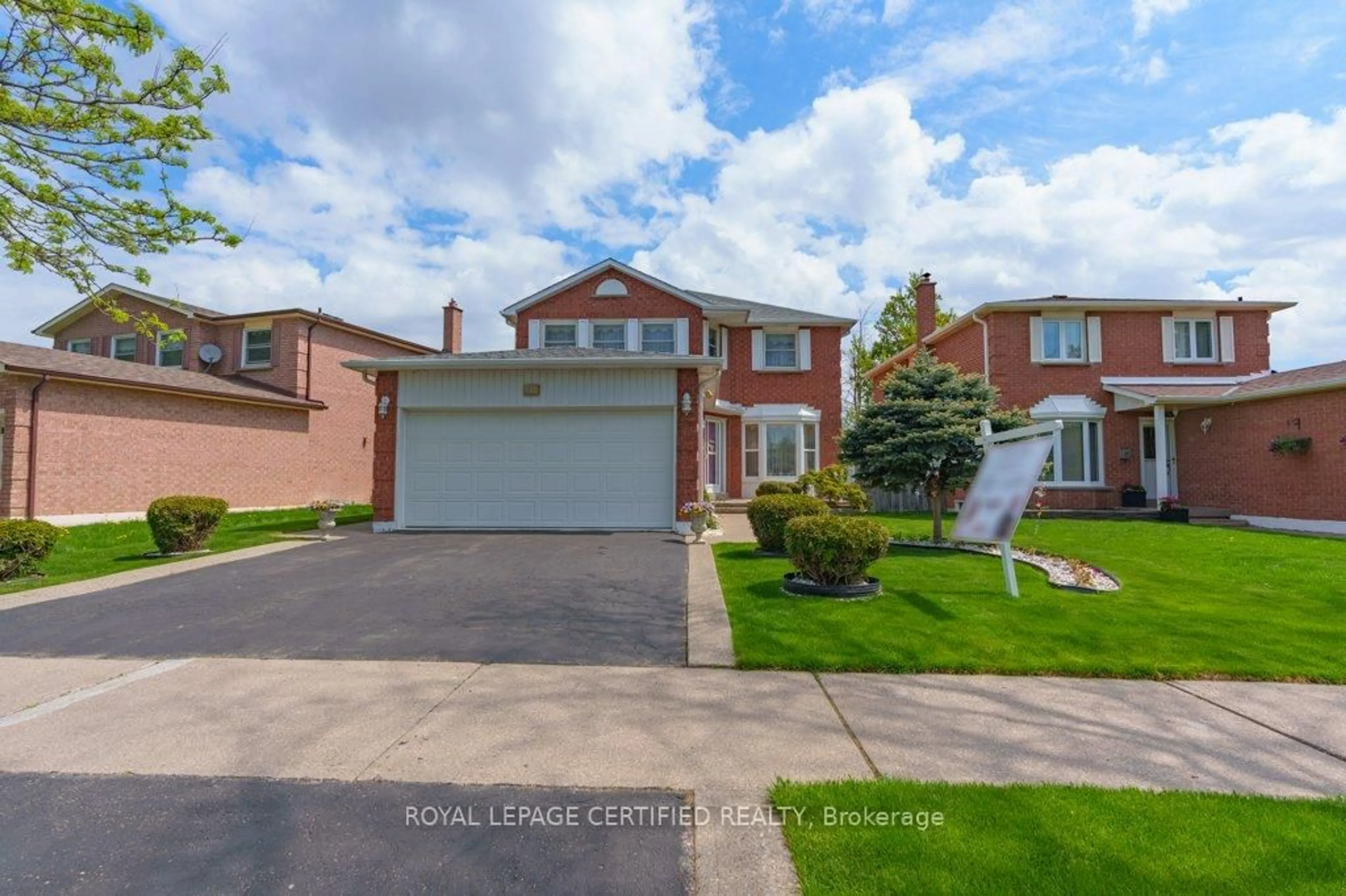 A pic from outside/outdoor area/front of a property/back of a property/a pic from drone, street for 48 Sunset Blvd, Brampton Ontario L6X 1W9
