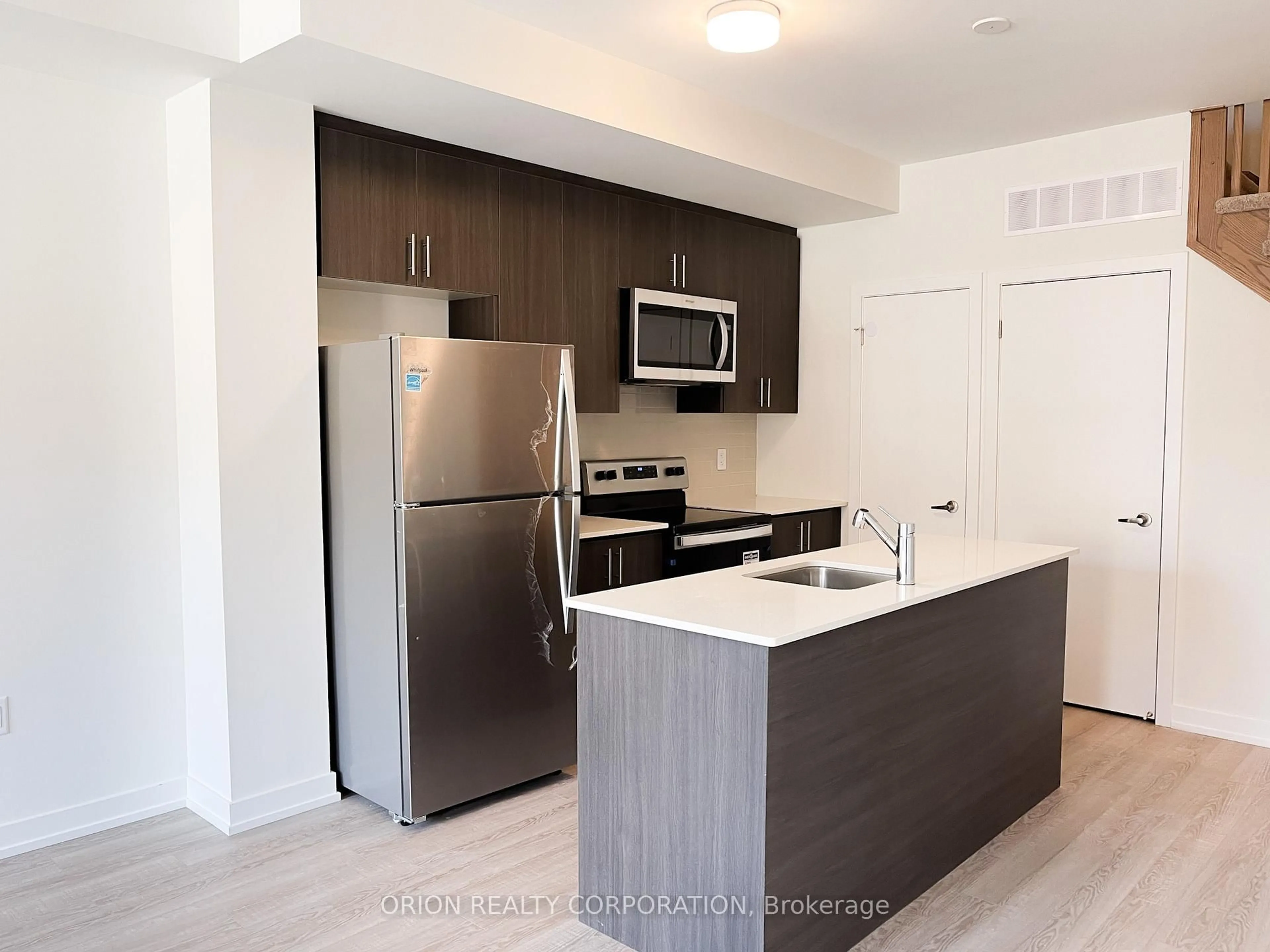 Standard kitchen, unknown for 3538 Colonial Dr #22, Mississauga Ontario L5L 5R9