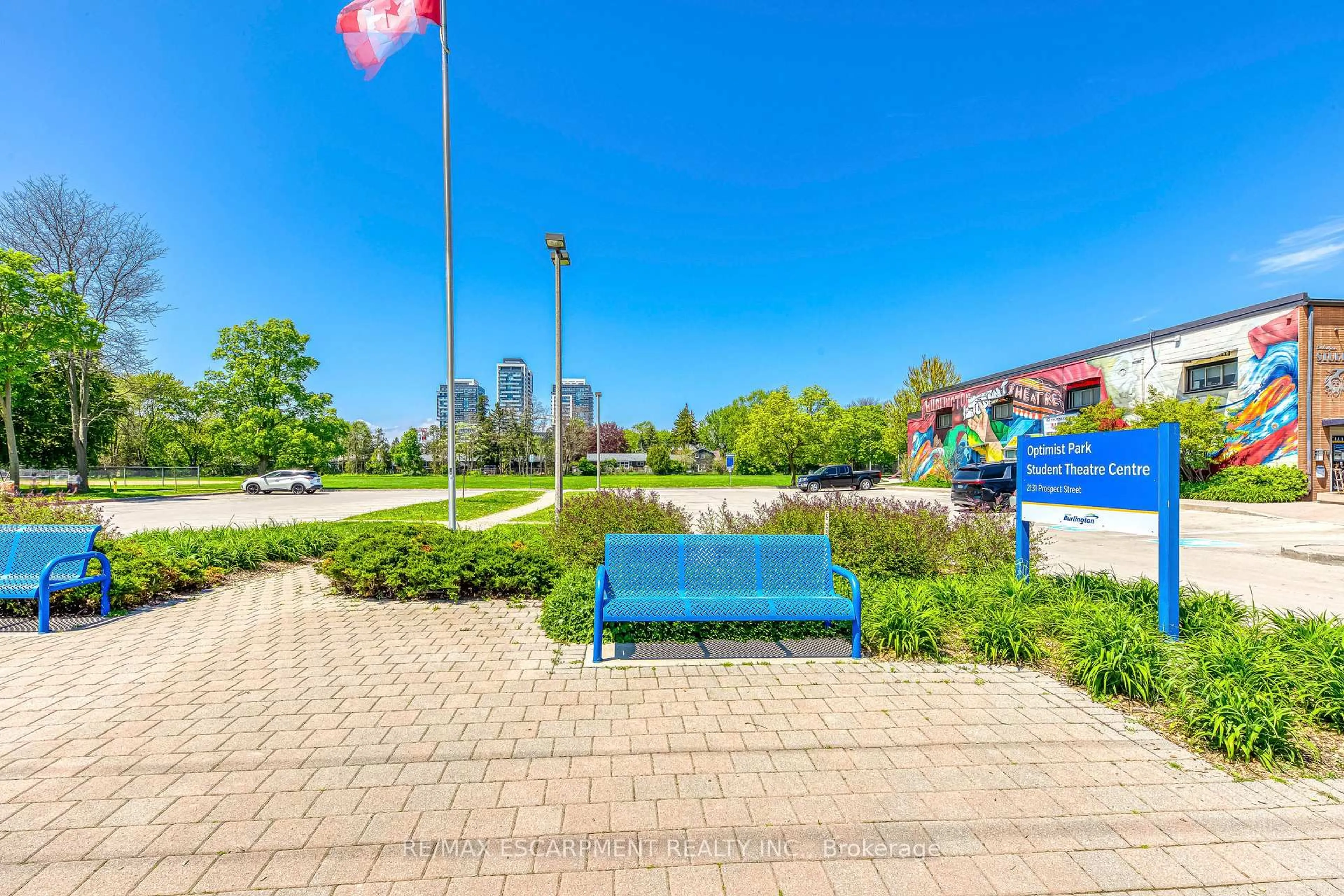 Patio, street for 2116 PROSPECT St #G, Burlington Ontario L7R 1Y9