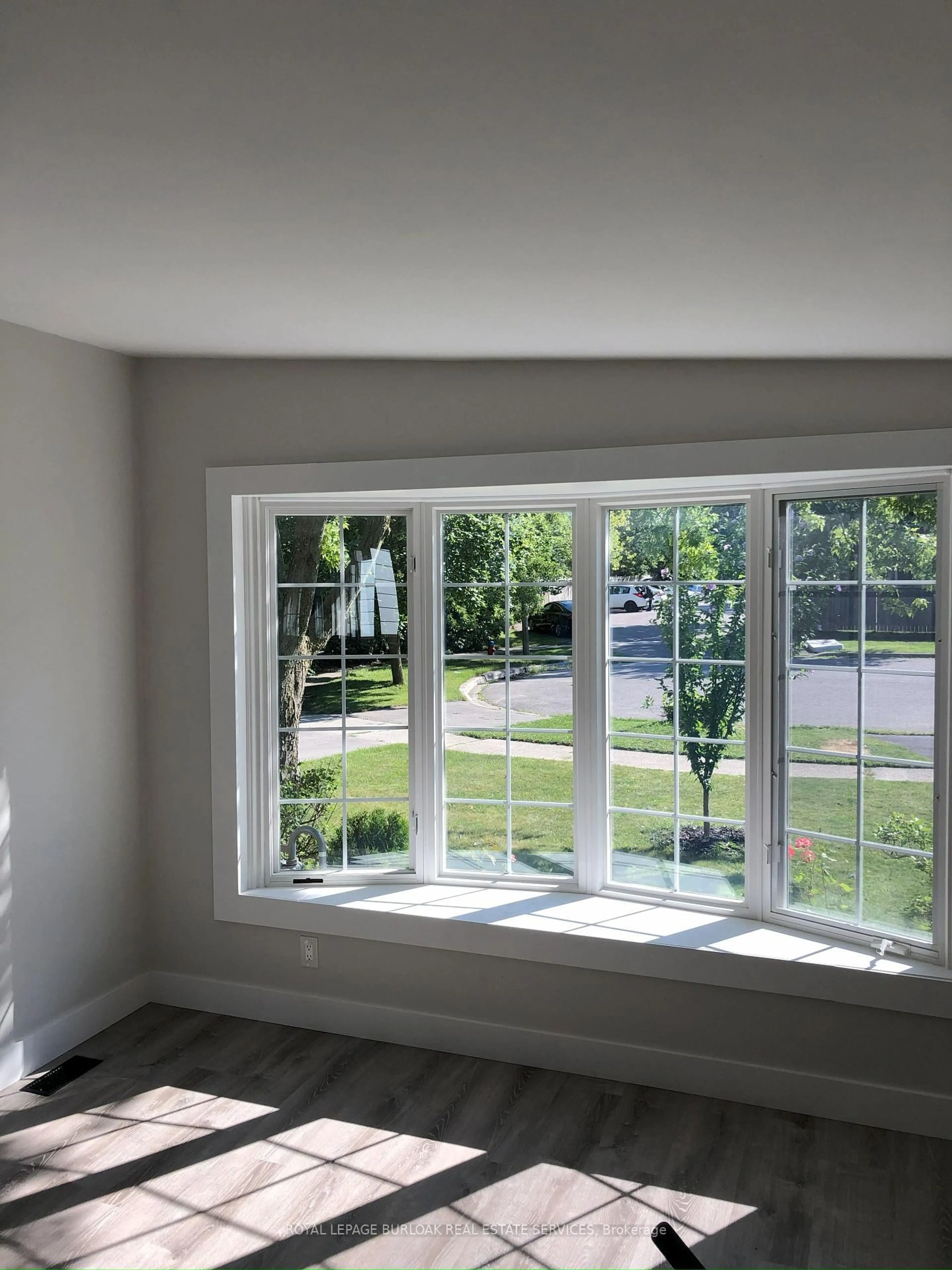 A pic of a room for 1135 Tavistock Dr, Burlington Ontario L7P 2N3