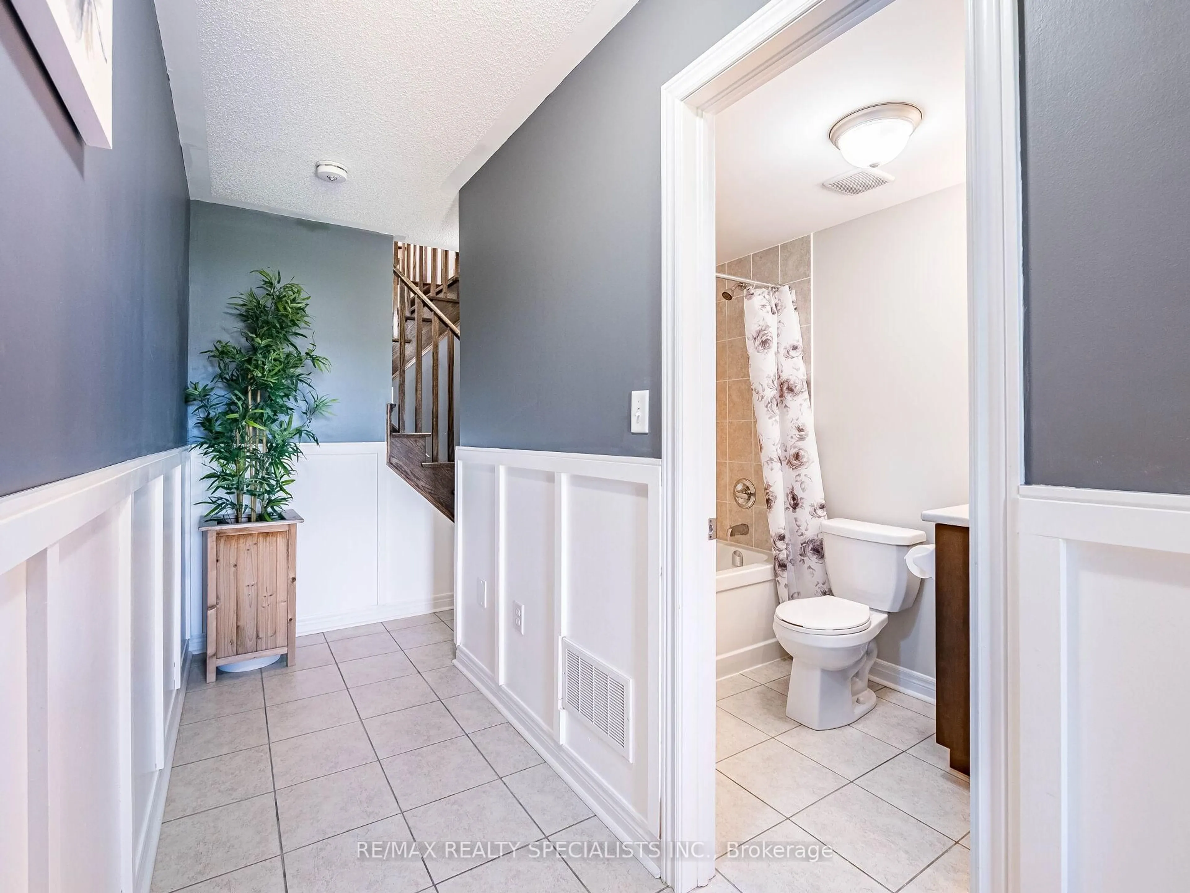 Unknown for 19 Sudeley Lane, Brampton Ontario L7A 4Z7