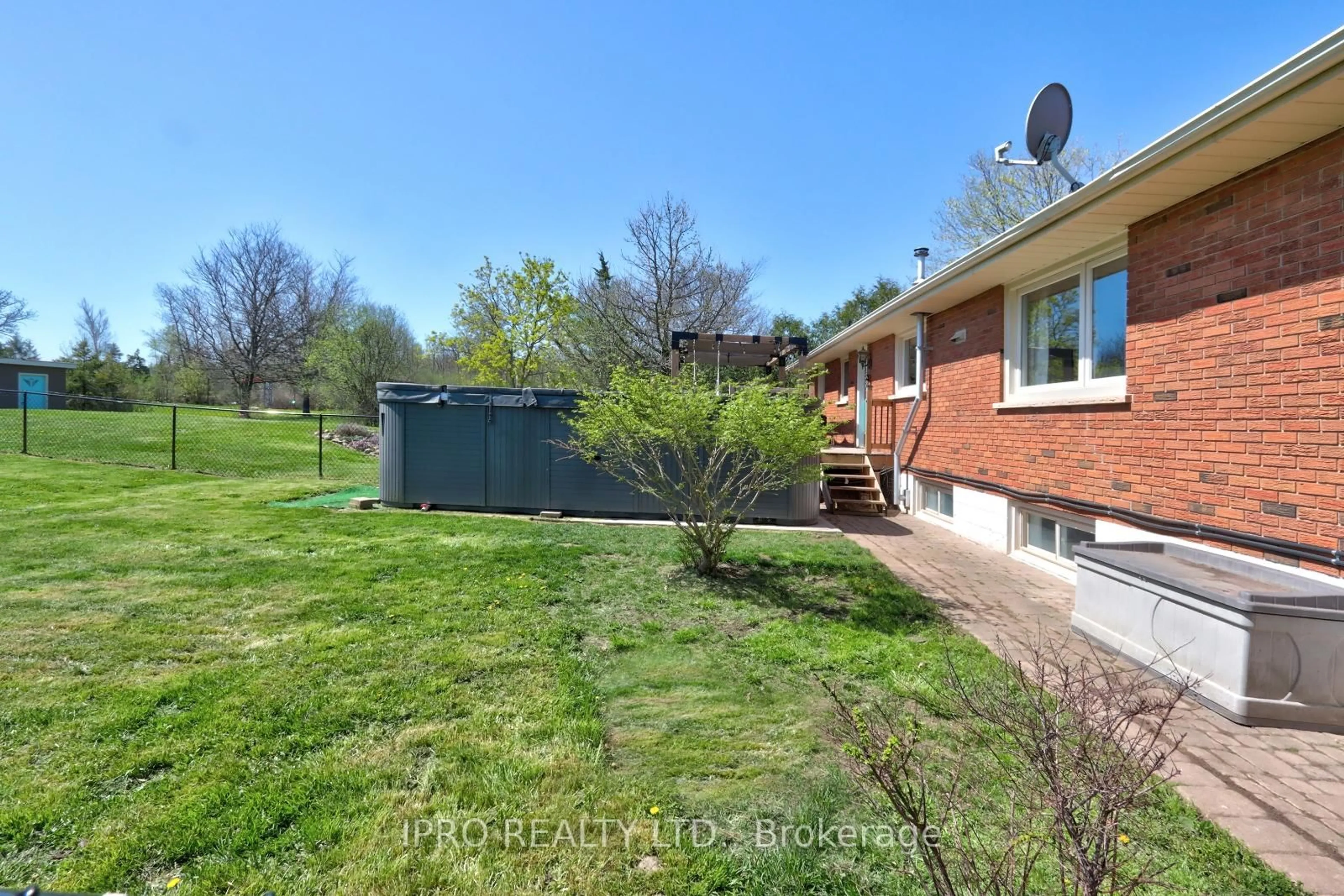 A pic from outside/outdoor area/front of a property/back of a property/a pic from drone, water/lake/river/ocean view for 13516 22nd Side Rd, Halton Hills Ontario L7G 4S4