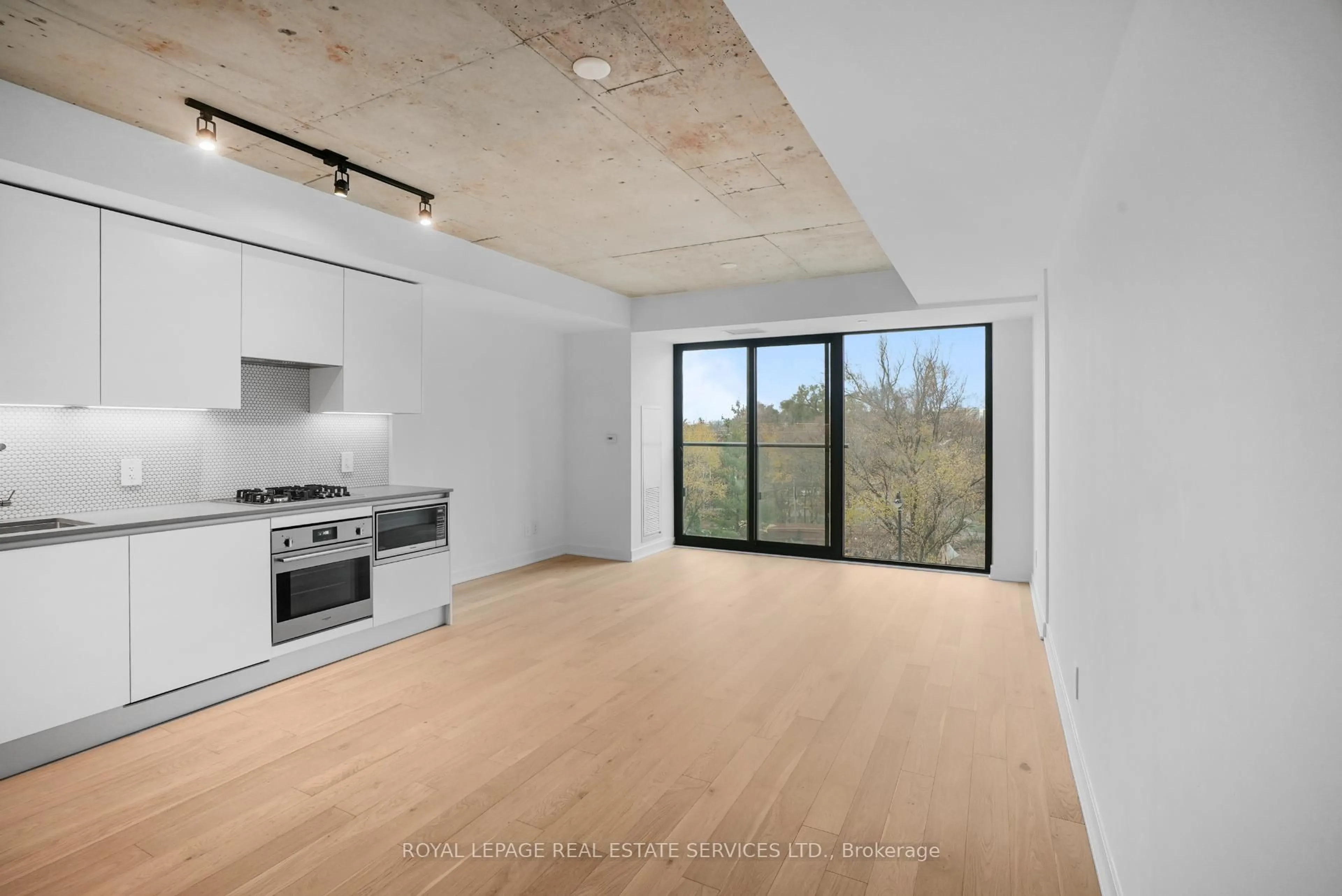 A pic of a room for 2720 Dundas St #302, Toronto Ontario M6P 1Y2
