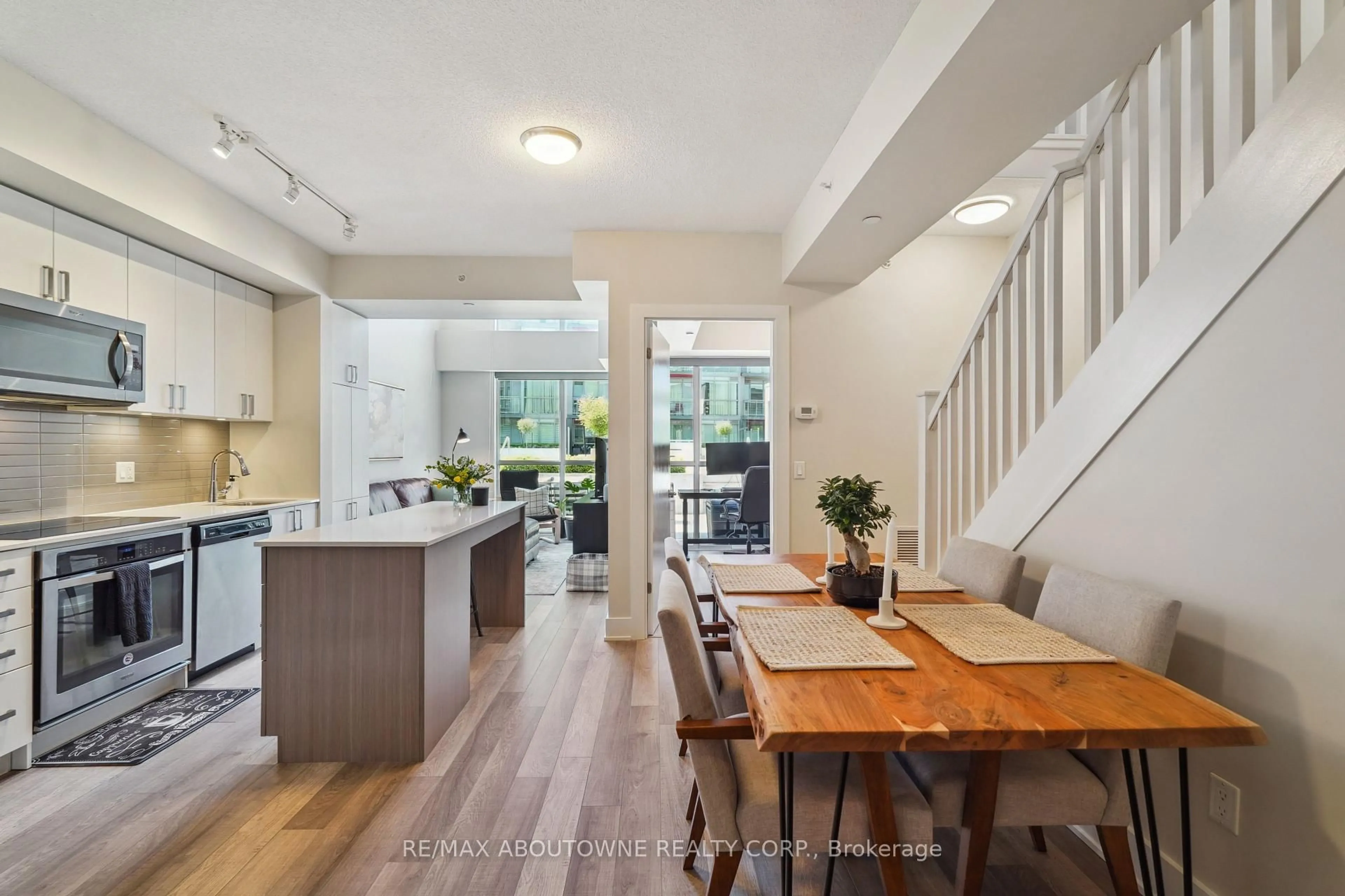 Open concept kitchen, unknown for 5260 Dundas St #C204, Burlington Ontario L7L 0J7