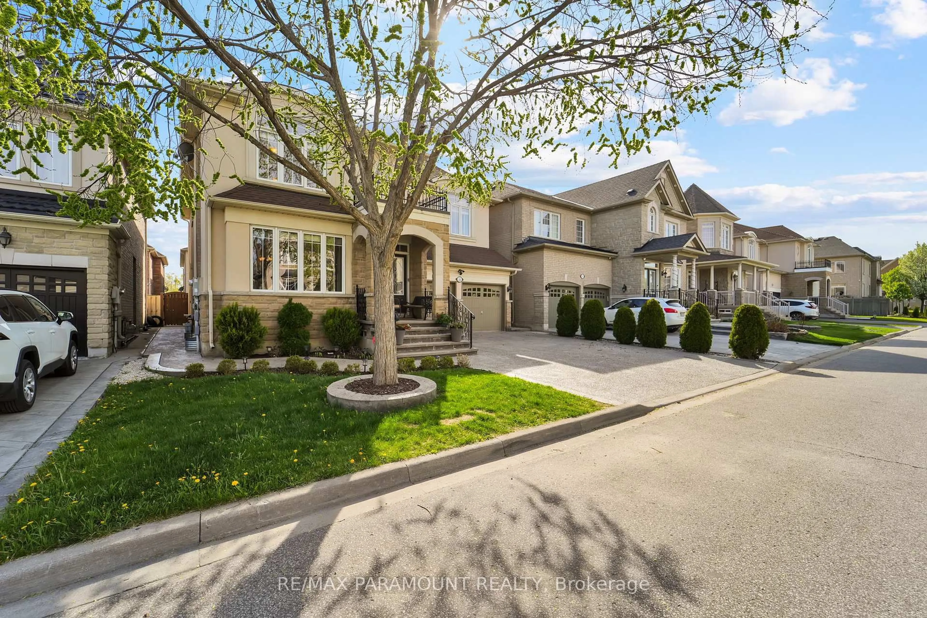 Unknown for 8 Eaglelanding Dr, Brampton Ontario L6P 2T7