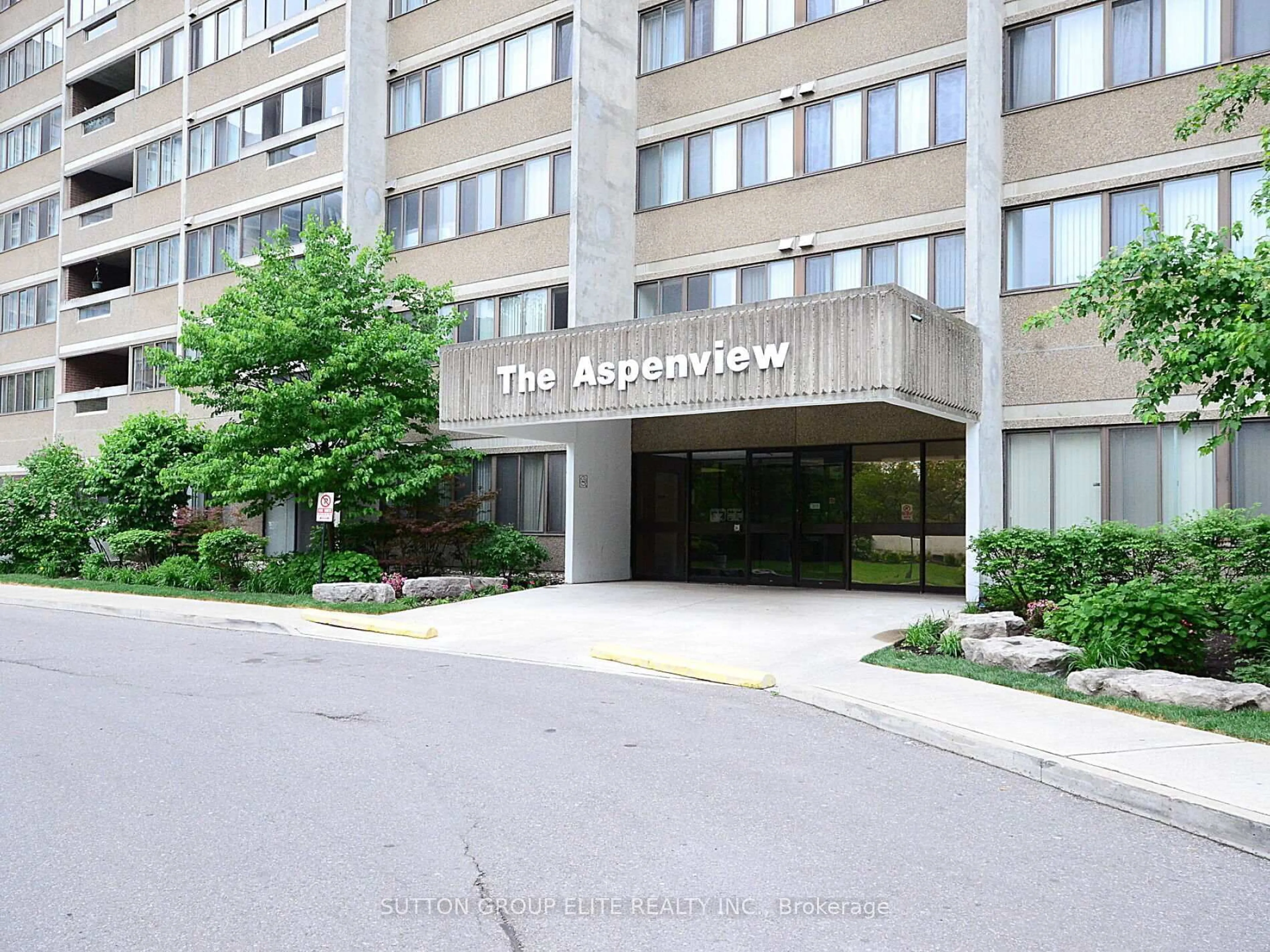 Indoor foyer for 50 Elm Dr #1704, Mississauga Ontario L5A 3X2