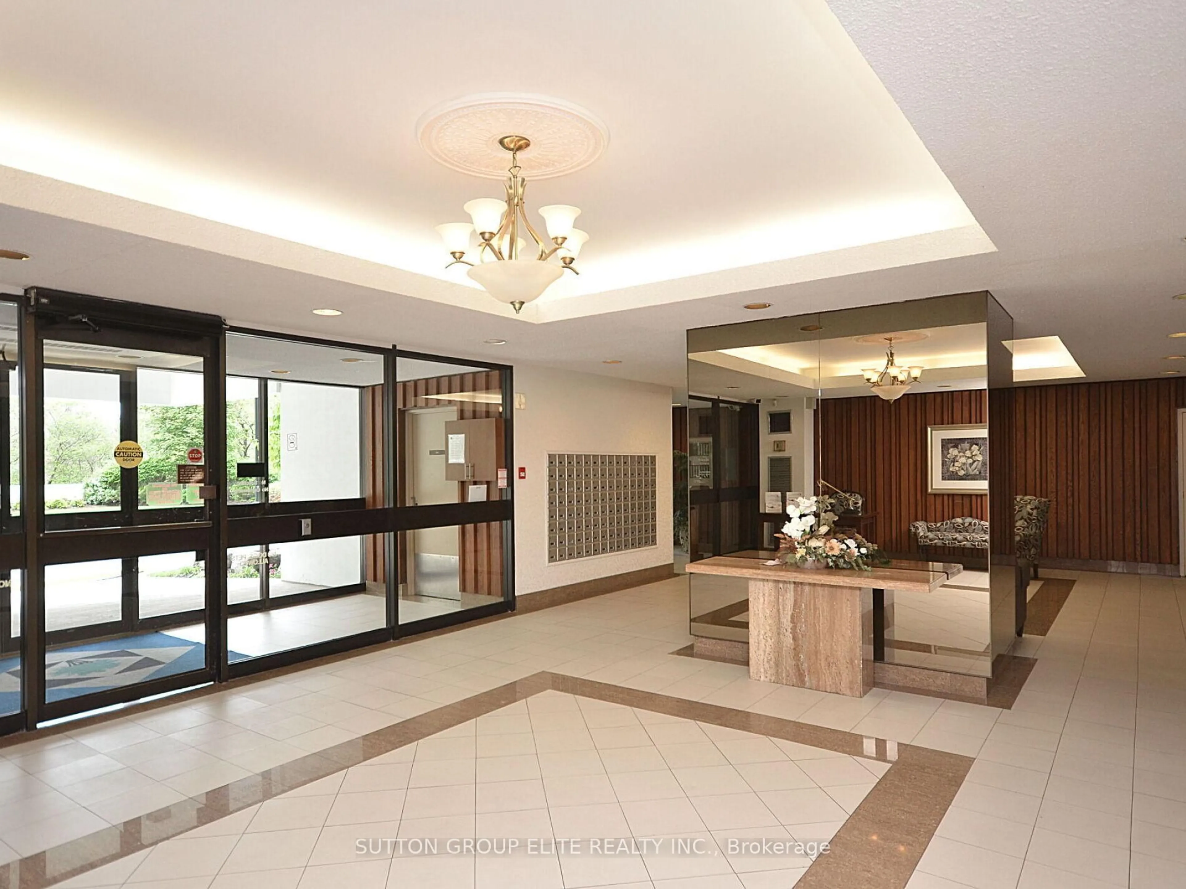 Indoor foyer for 50 Elm Dr #1704, Mississauga Ontario L5A 3X2