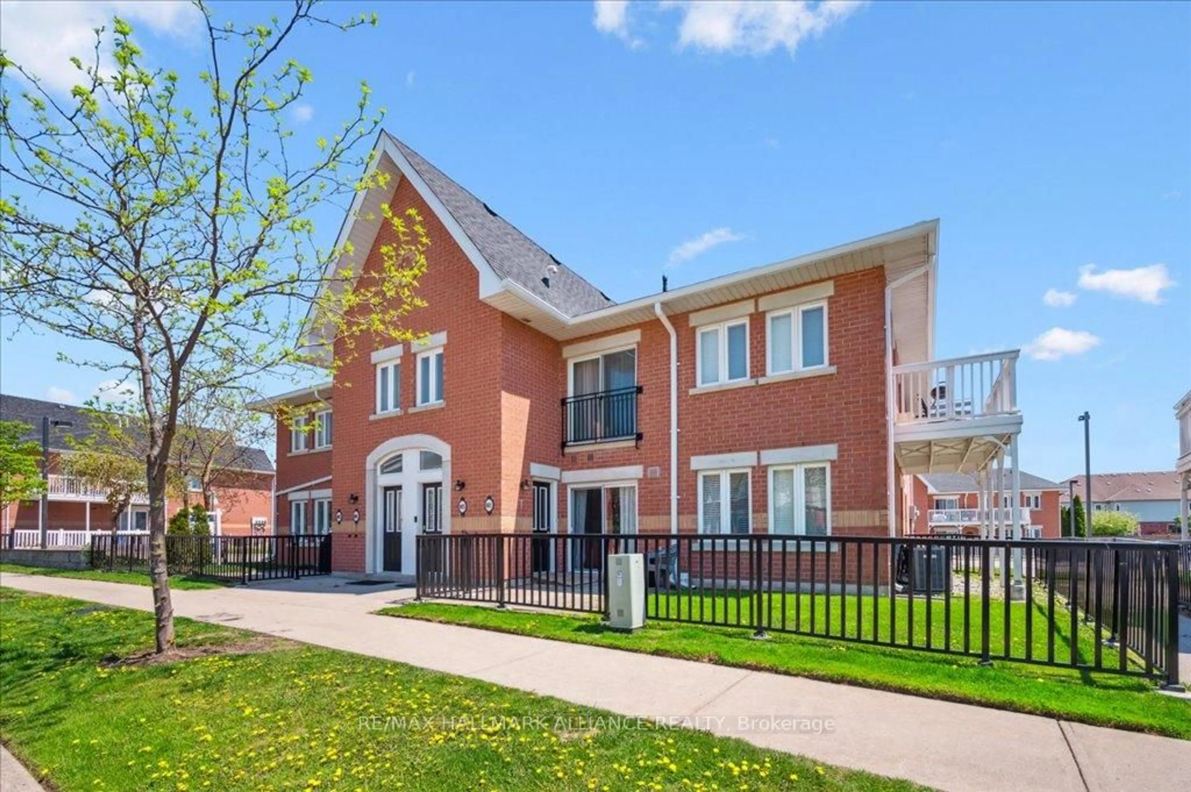 Home with brick exterior material, unknown for 1701 Lampman Ave #802, Burlington Ontario L7L 6R7