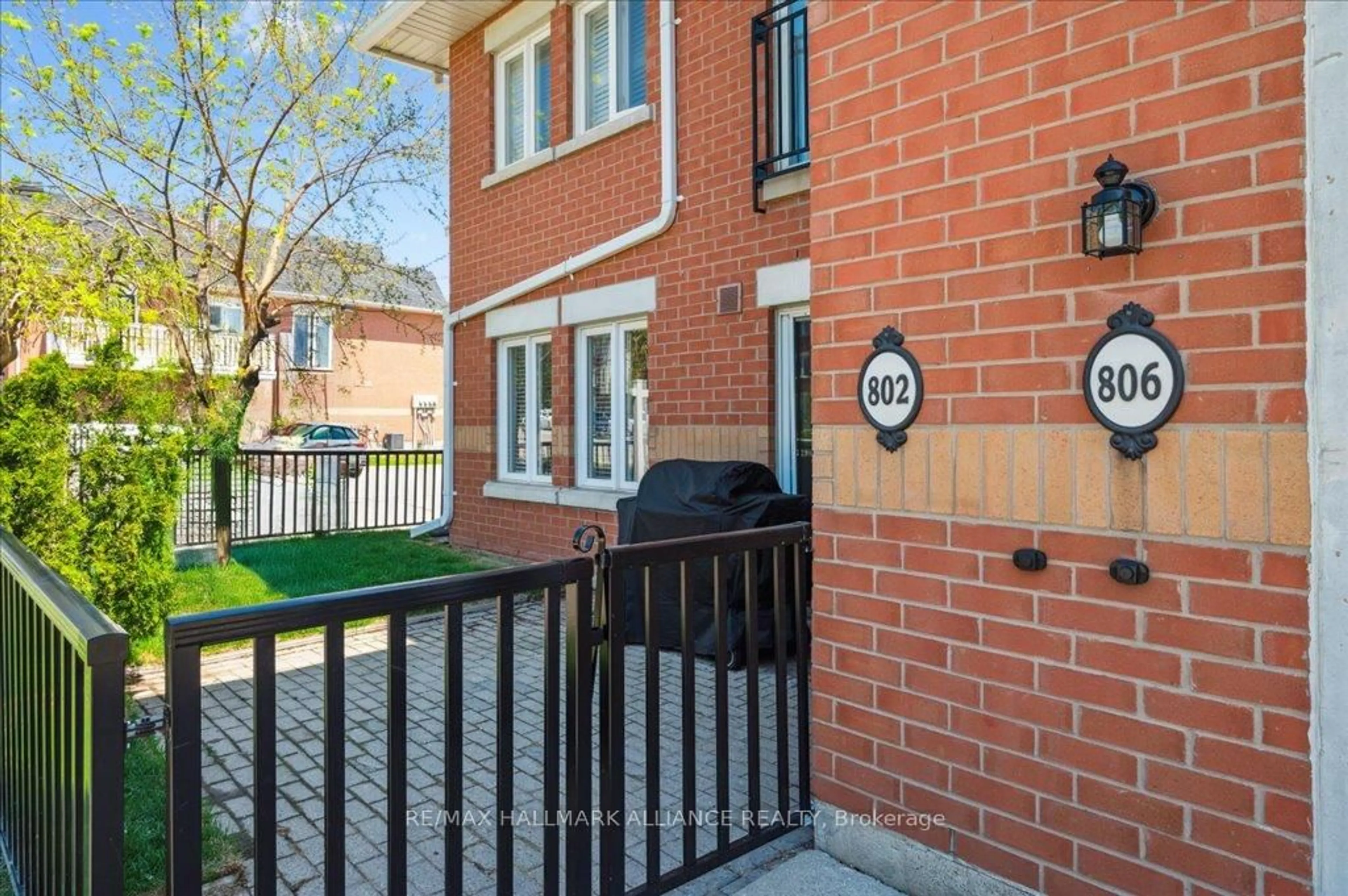 Patio, street for 1701 Lampman Ave #802, Burlington Ontario L7L 6R7