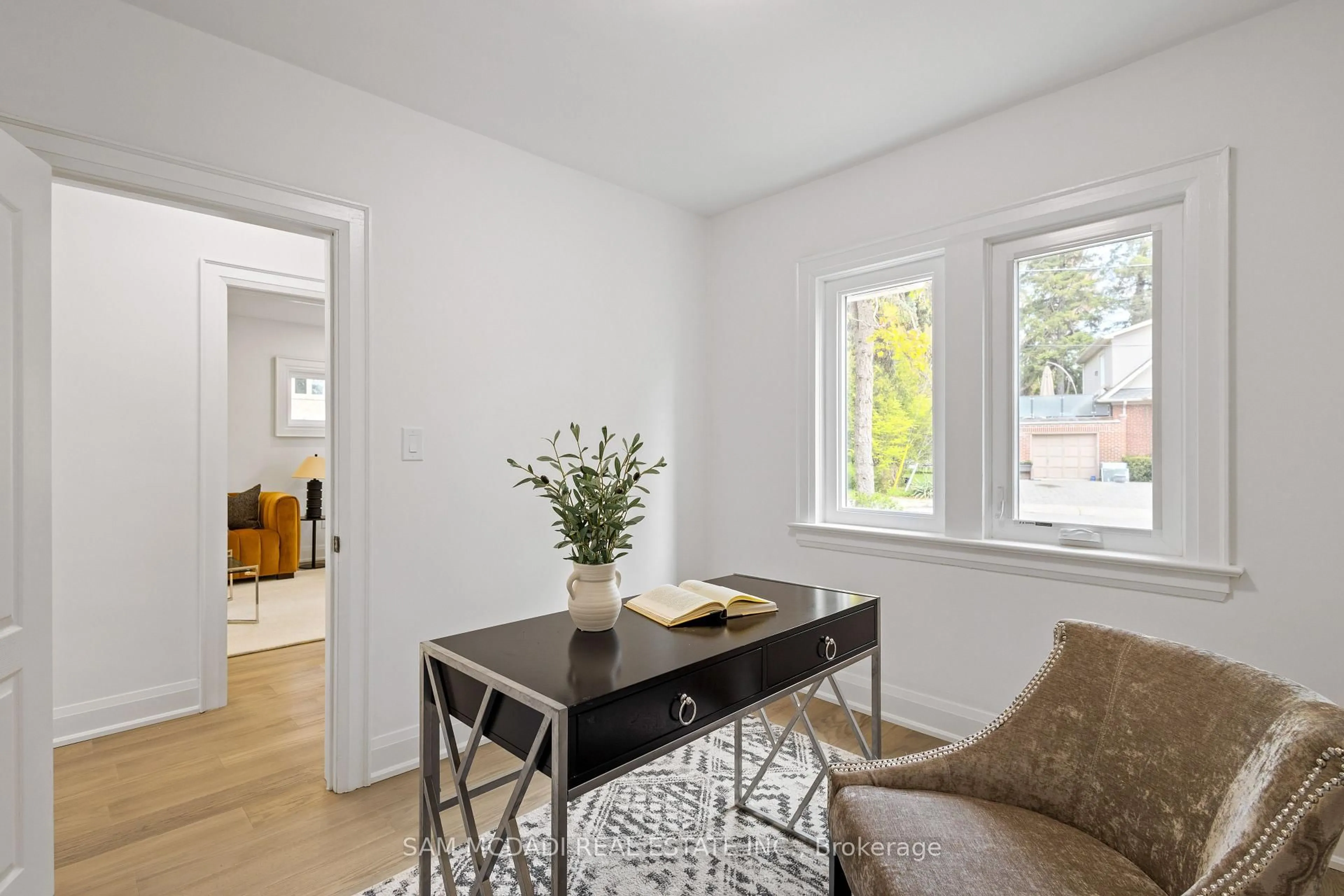 Unknown for 8 Wesley Cres, Mississauga Ontario L5H 2N2