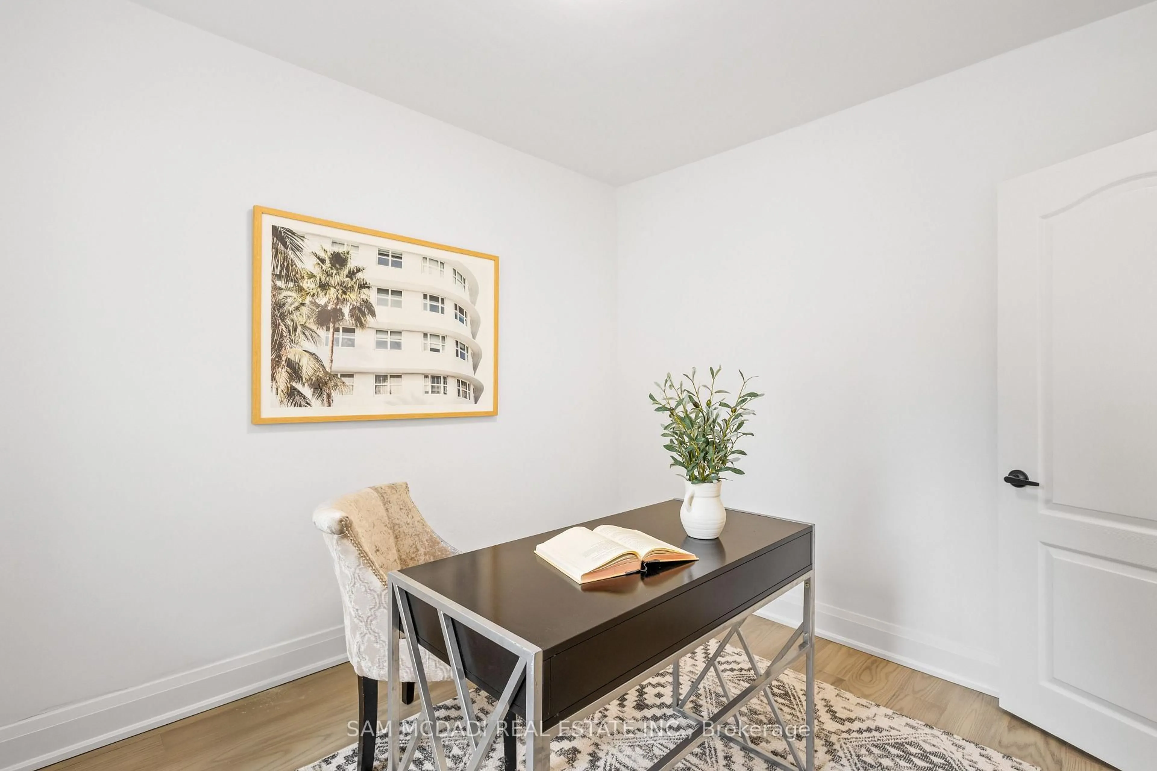 A pic of a room for 8 Wesley Cres, Mississauga Ontario L5H 2N2