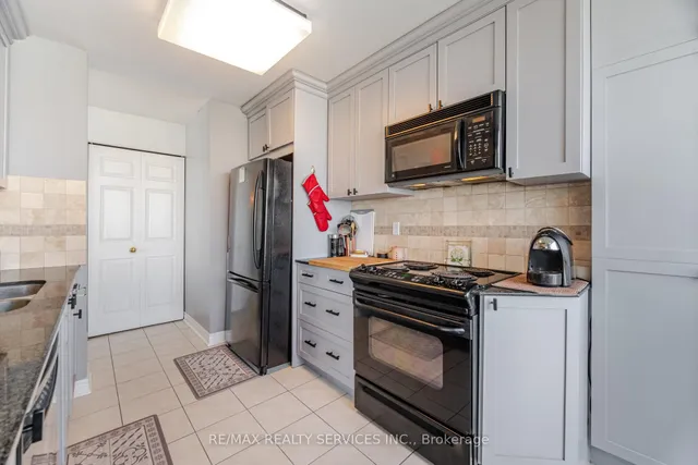 Additional property image - 12 Laurelcrest St Unit 1213