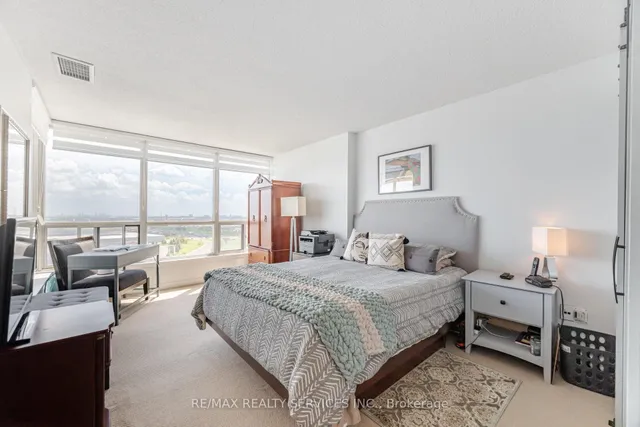 Additional property image - 12 Laurelcrest St Unit 1213