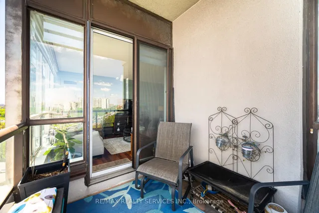 Additional property image - 12 Laurelcrest St Unit 1213