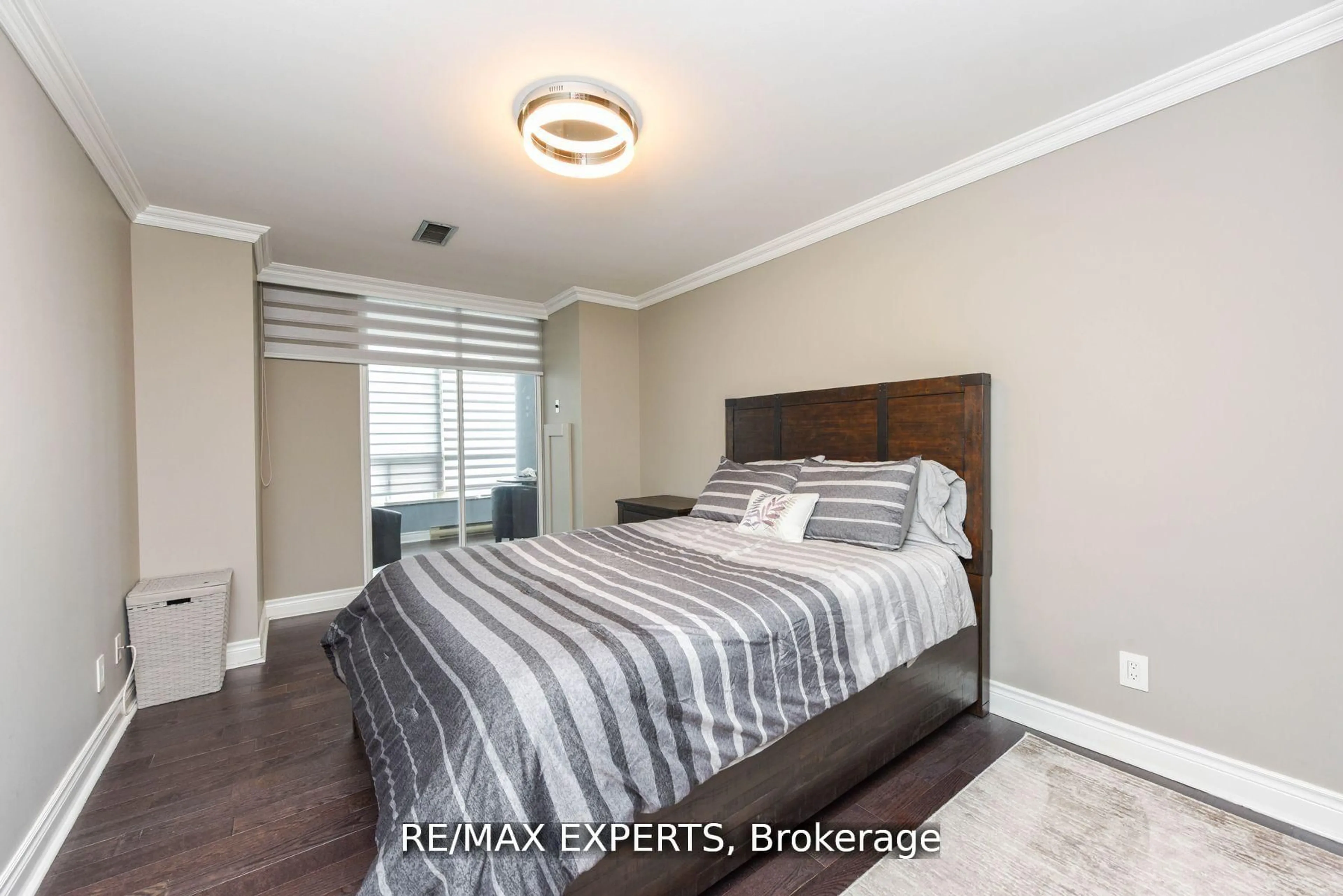 Bedroom with bed, wood/laminate floor for 4460 Tucana Crt #Ph02, Mississauga Ontario L5R 3K9