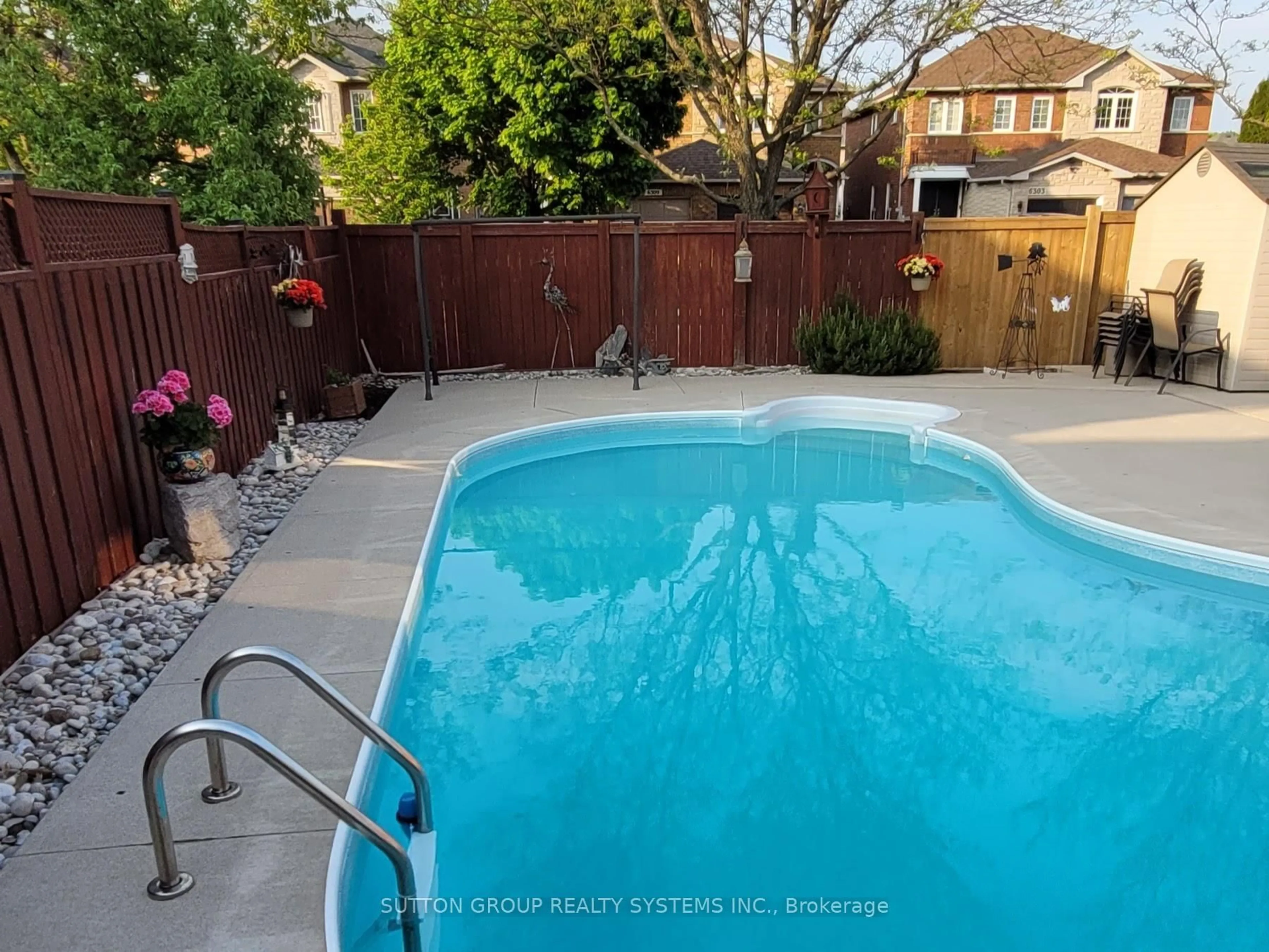 Pool for 3945 Foxwood Ave, Mississauga Ontario L5N 7V4