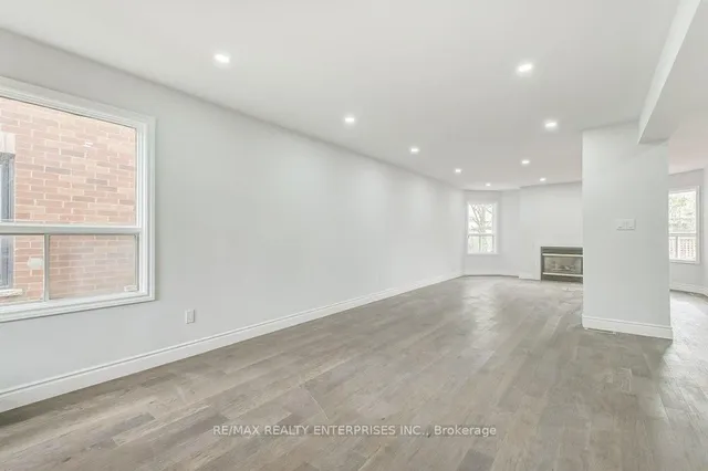 Additional property image - 36 Mapleshade Dr