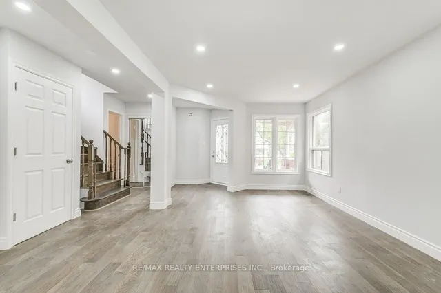 Additional property image - 36 Mapleshade Dr
