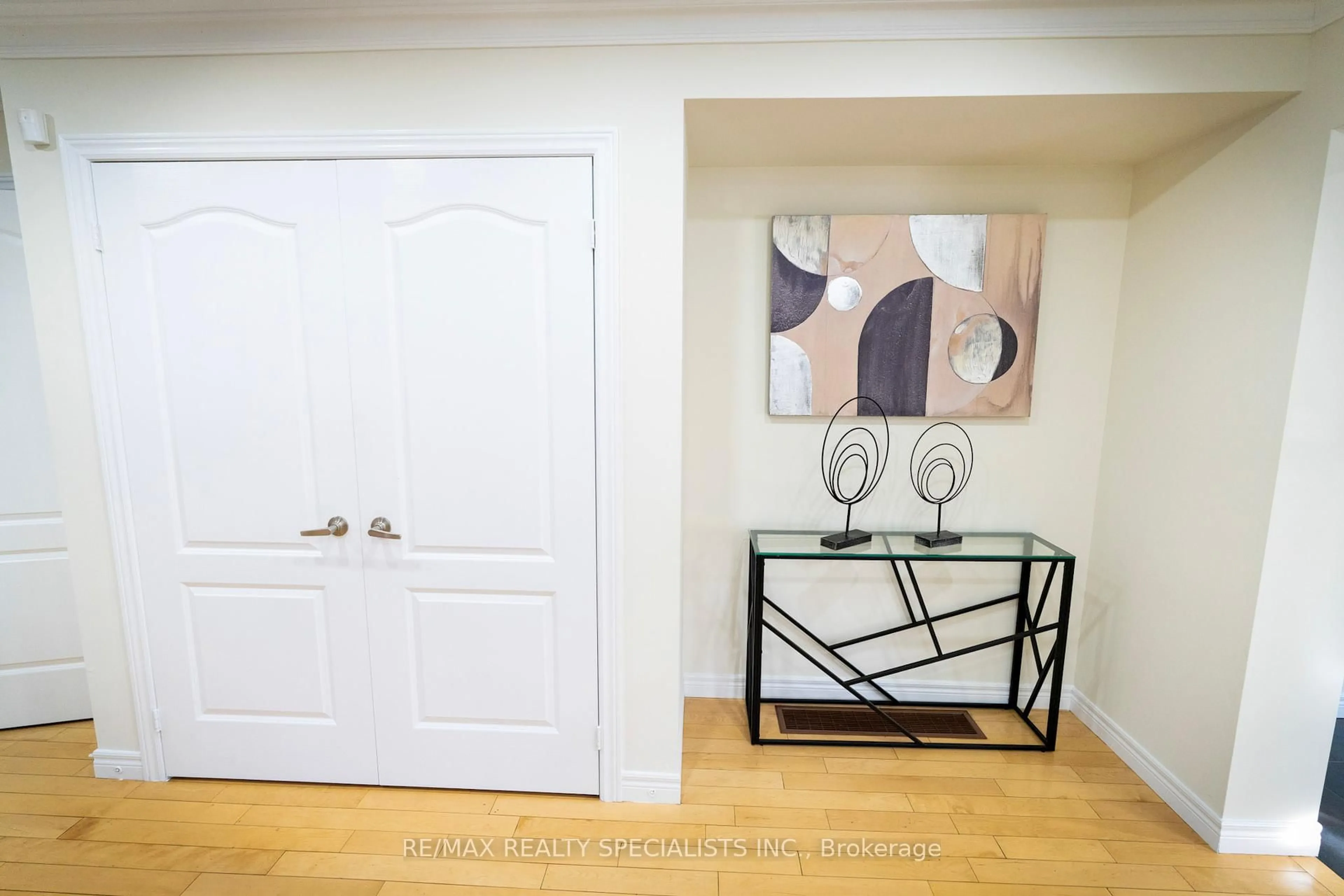 Indoor entryway for 11 Foxmere Rd, Brampton Ontario L7A 1S7