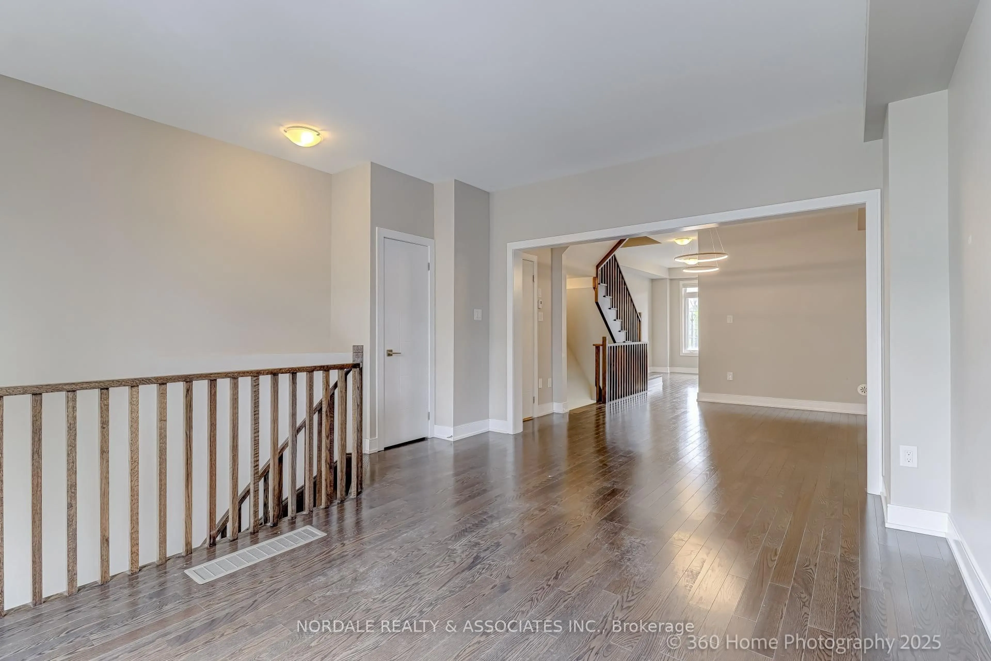 Unknown for 560 Mermaid Cres, Mississauga Ontario L5G 0B3