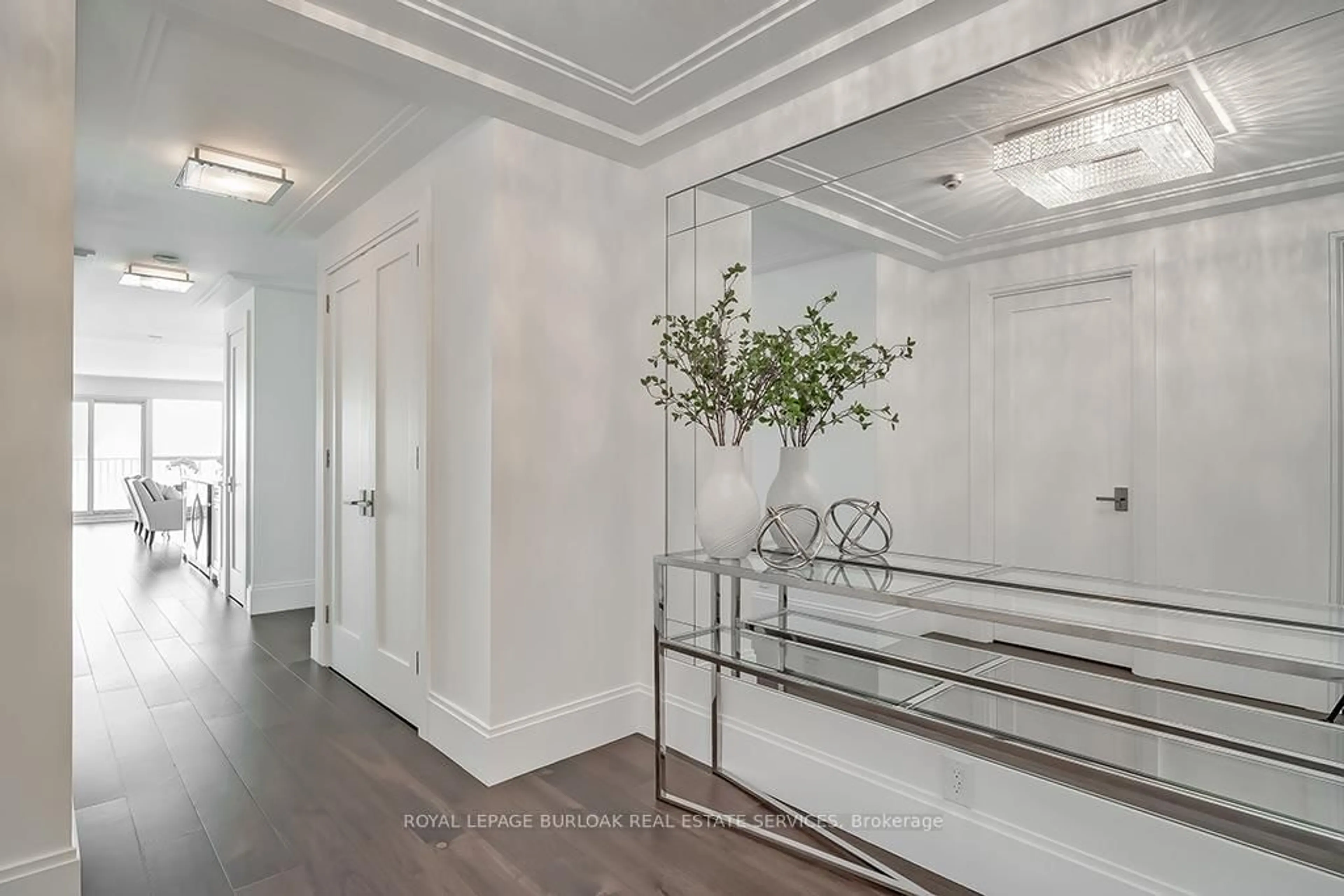 Indoor entryway for 2190 Lakeshore Rd #605, Burlington Ontario L7R 4K1