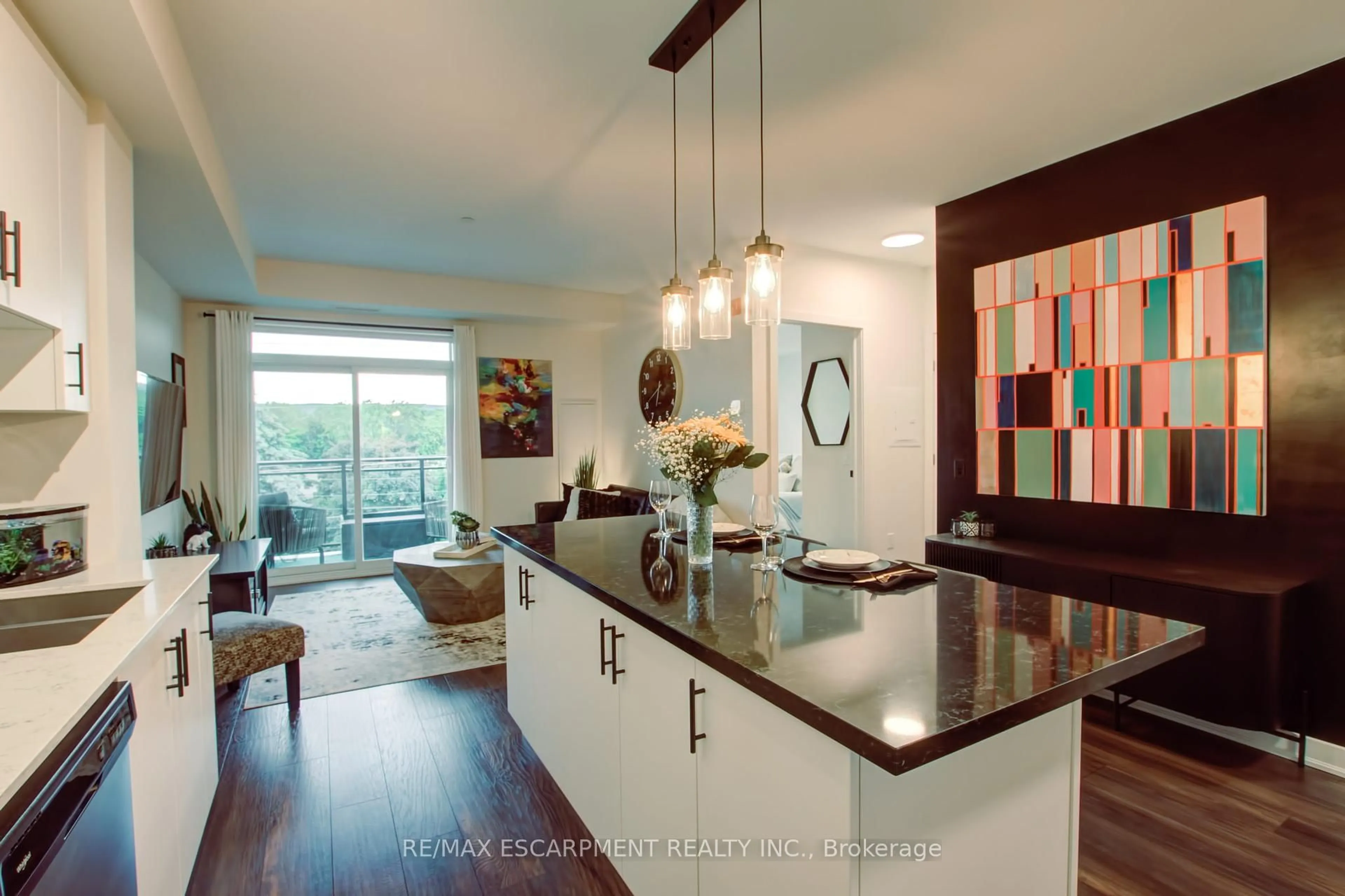 Open concept kitchen, ceramic/tile floor for 320 Plains Rd #414, Burlington Ontario L7T 0C1