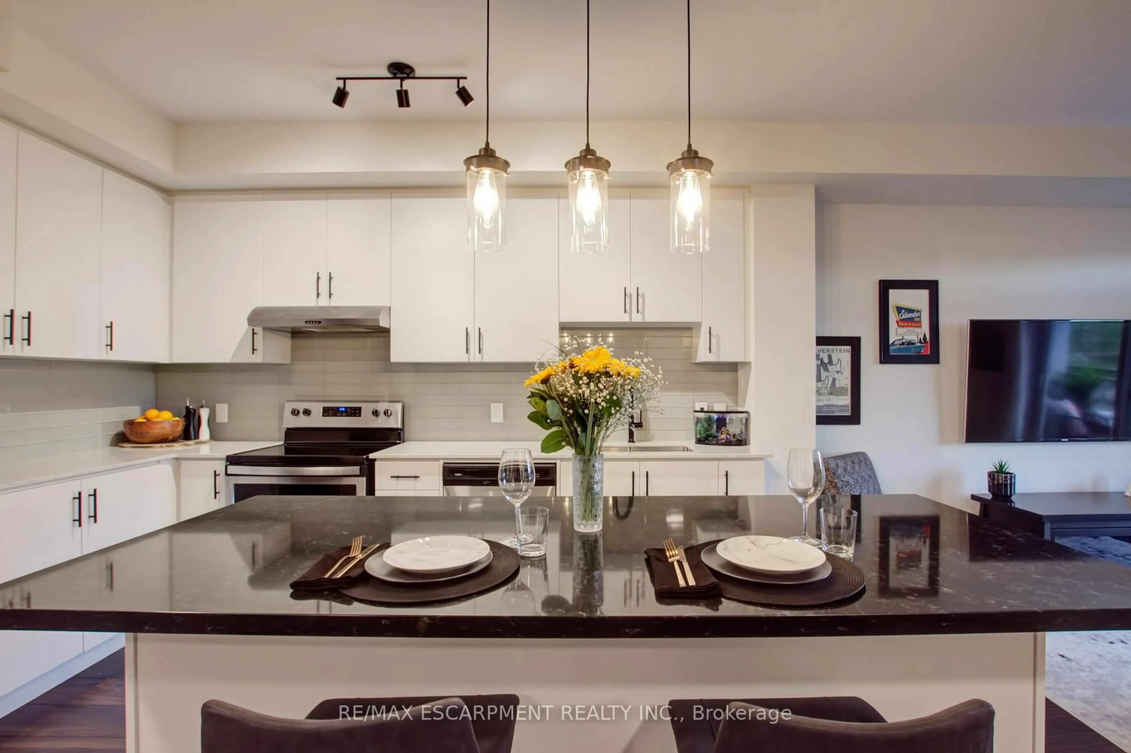 Contemporary kitchen, unknown for 320 Plains Rd #414, Burlington Ontario L7T 0C1