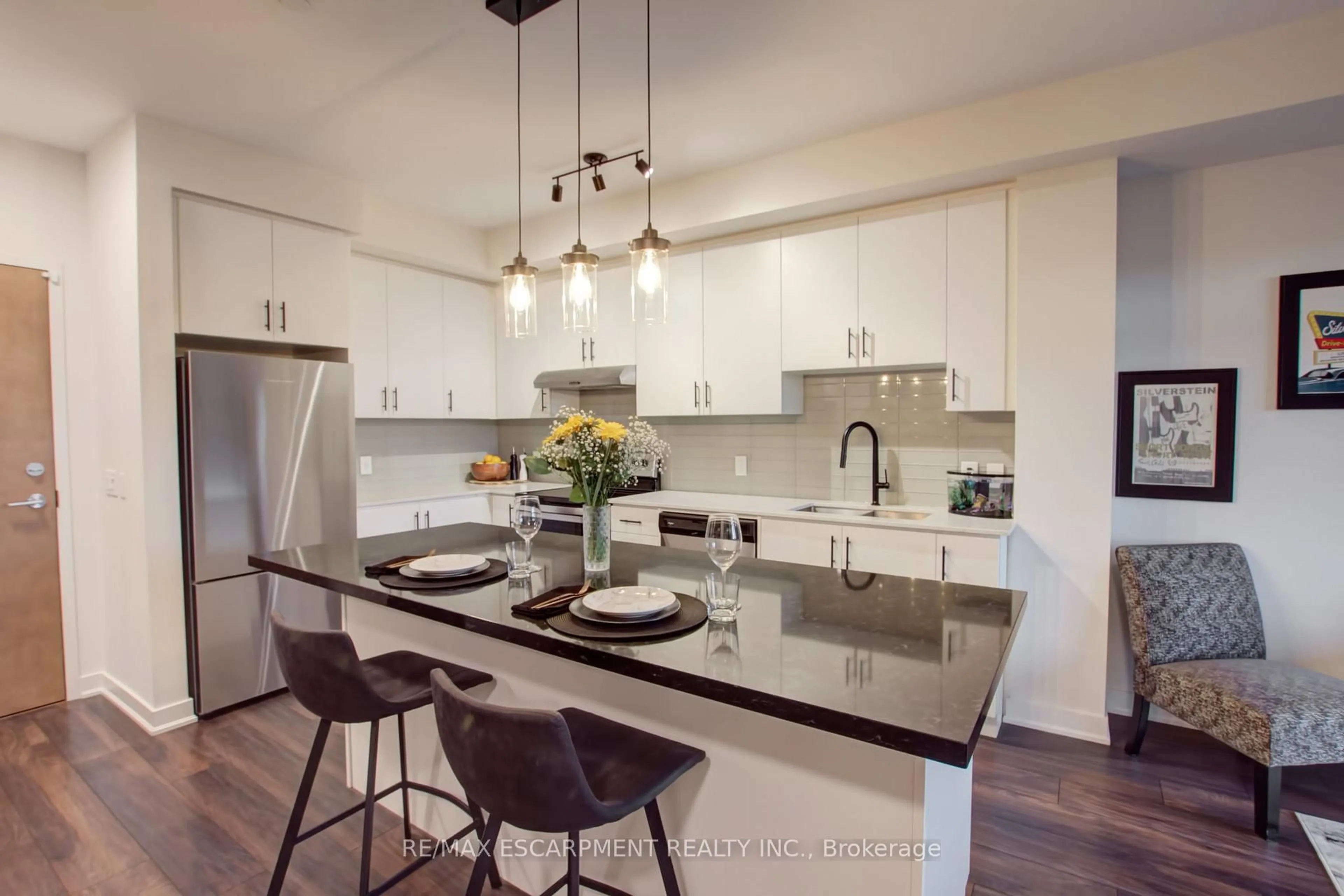 Contemporary kitchen, unknown for 320 Plains Rd #414, Burlington Ontario L7T 0C1