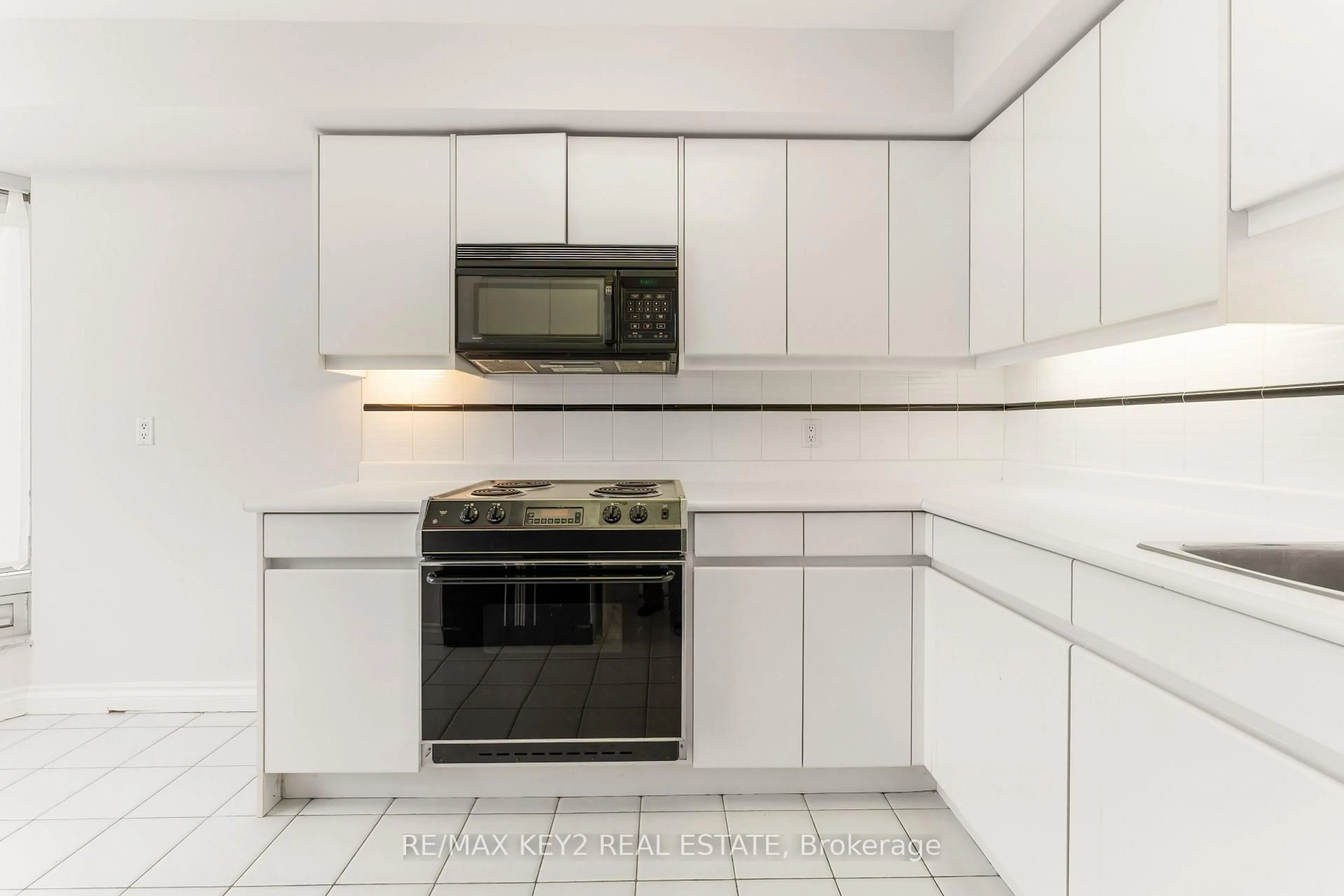 Standard kitchen, ceramic/tile floor for 1 Palace Pier Crt #3704, Toronto Ontario M8V 3W9