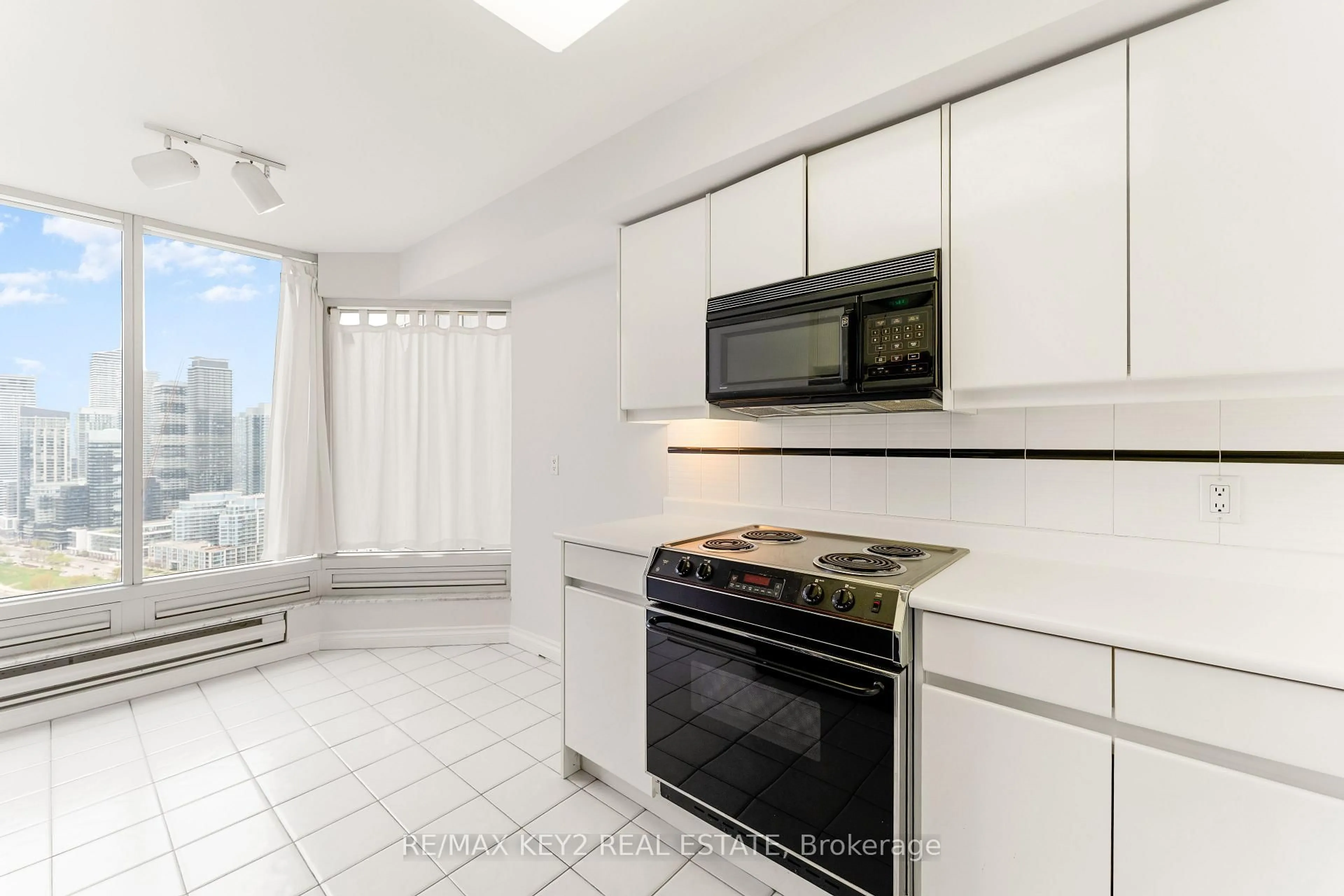 Standard kitchen, ceramic/tile floor for 1 Palace Pier Crt #3704, Toronto Ontario M8V 3W9