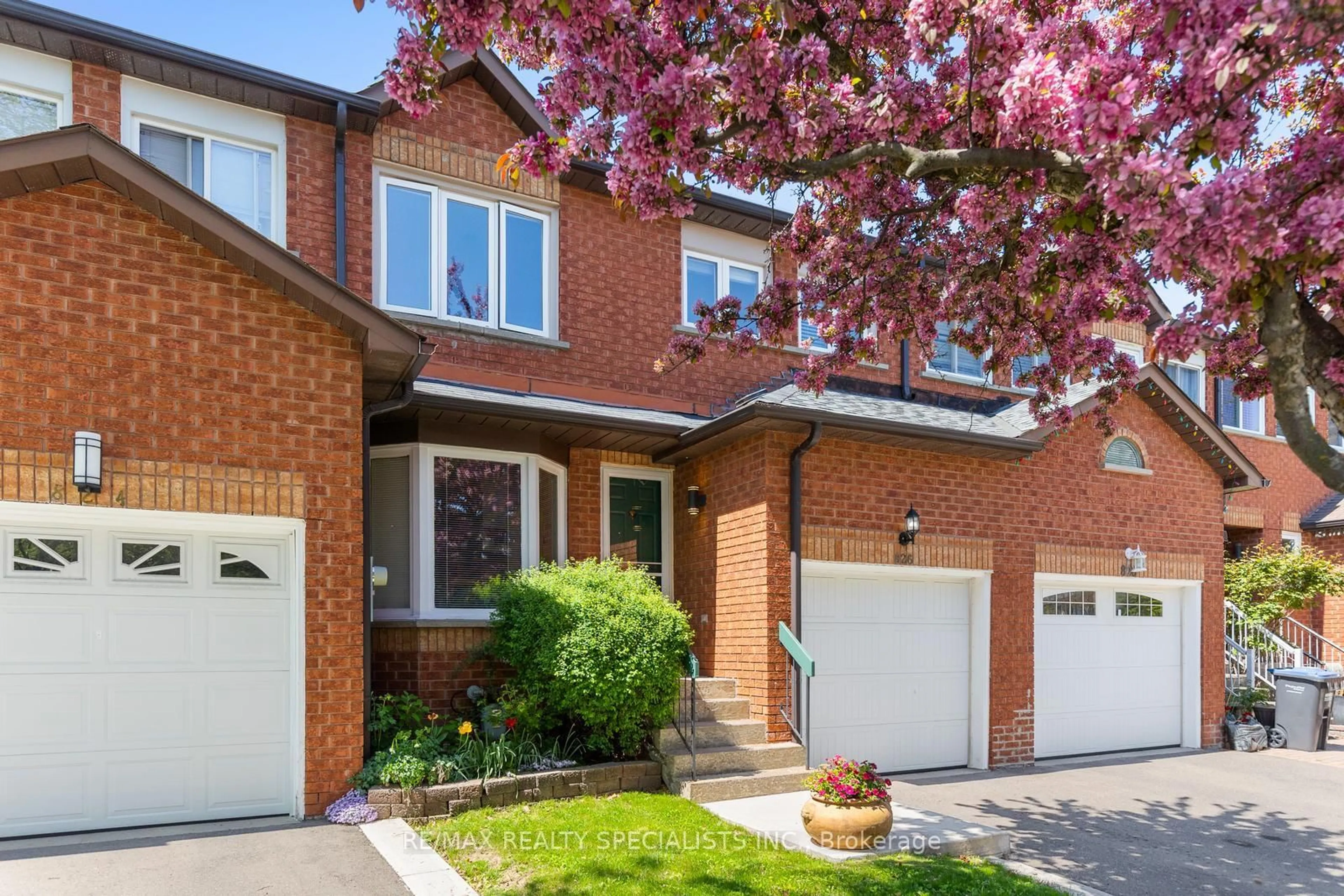 Home with brick exterior material, street for 826 Constellation Dr, Mississauga Ontario L5R 2V4