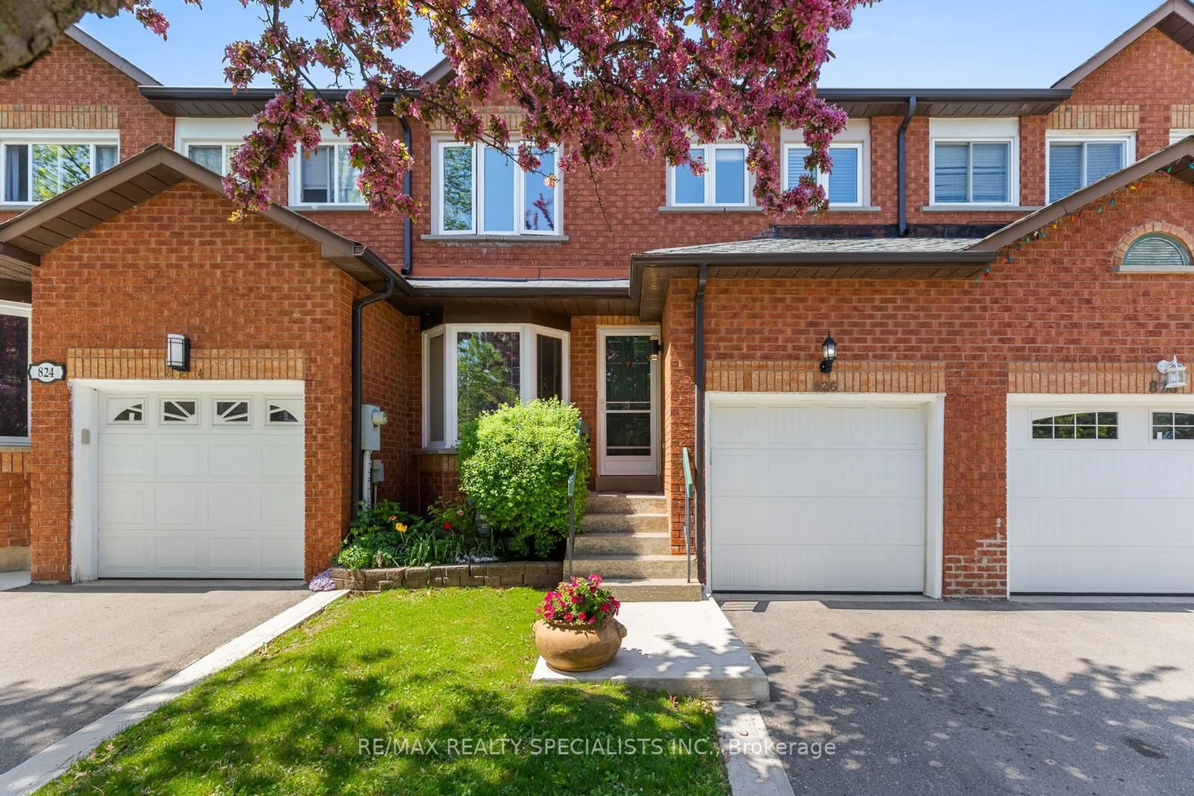 Home with brick exterior material, street for 826 Constellation Dr, Mississauga Ontario L5R 2V4