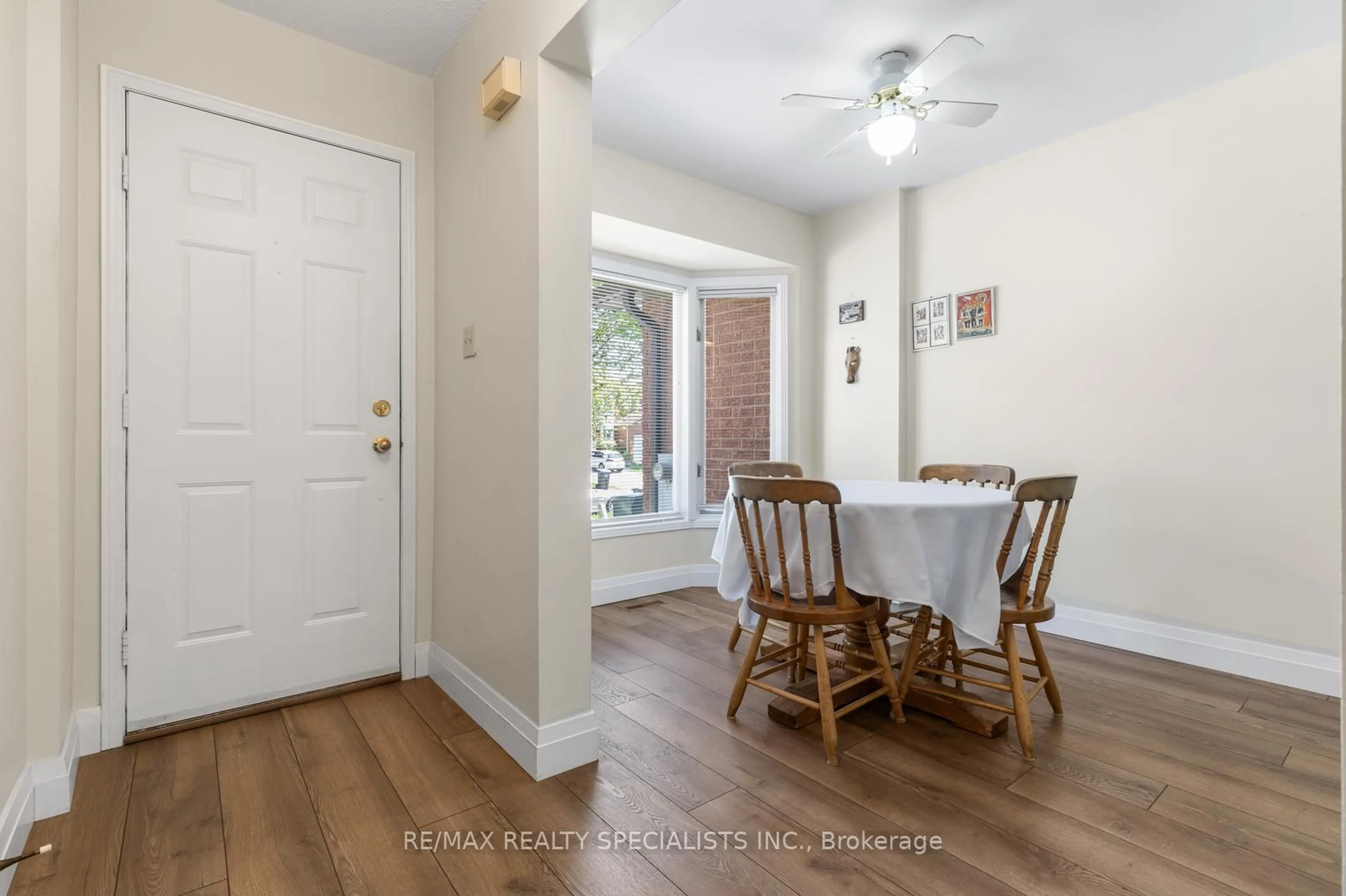 Dining room, unknown for 826 Constellation Dr, Mississauga Ontario L5R 2V4