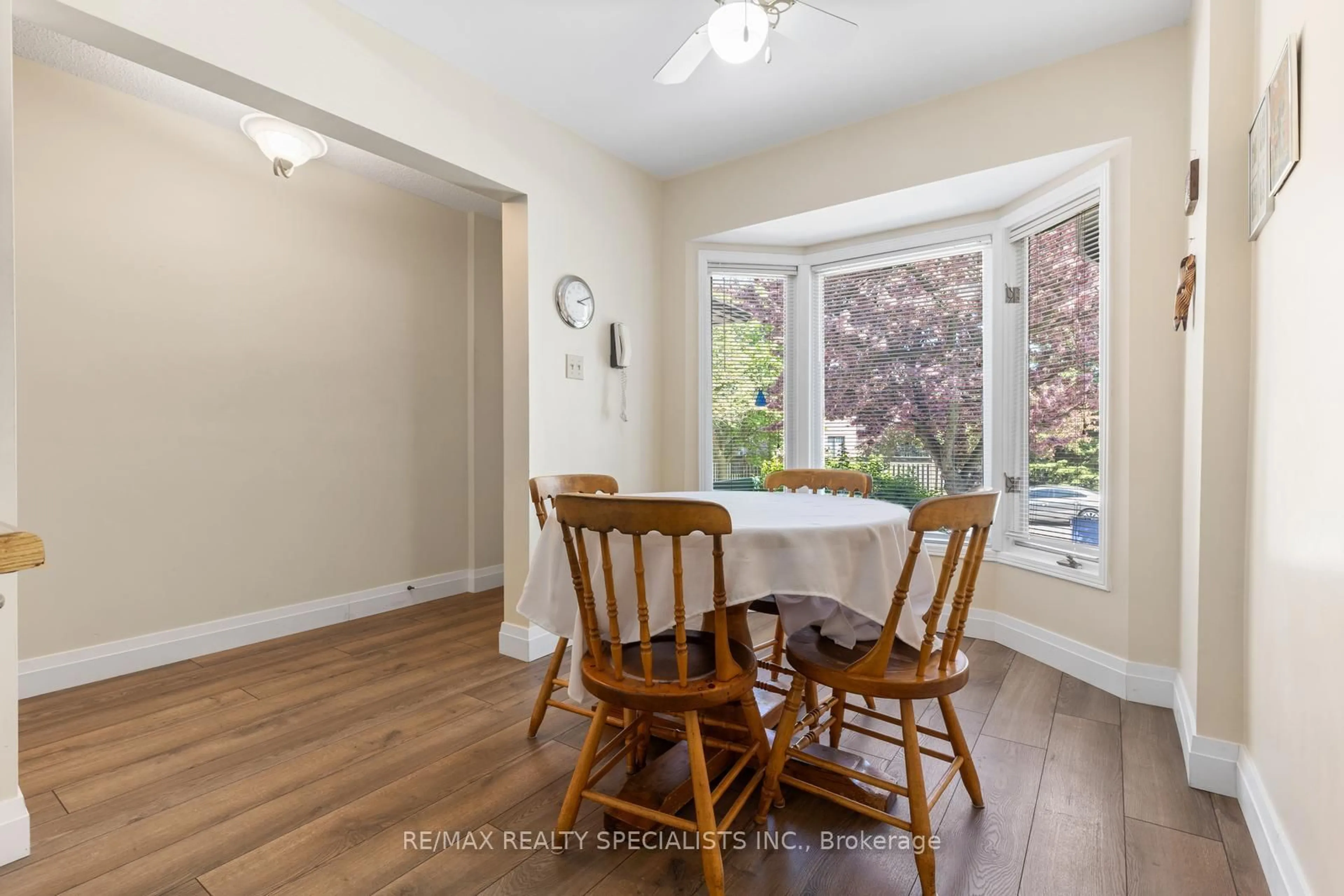 Dining room, unknown for 826 Constellation Dr, Mississauga Ontario L5R 2V4