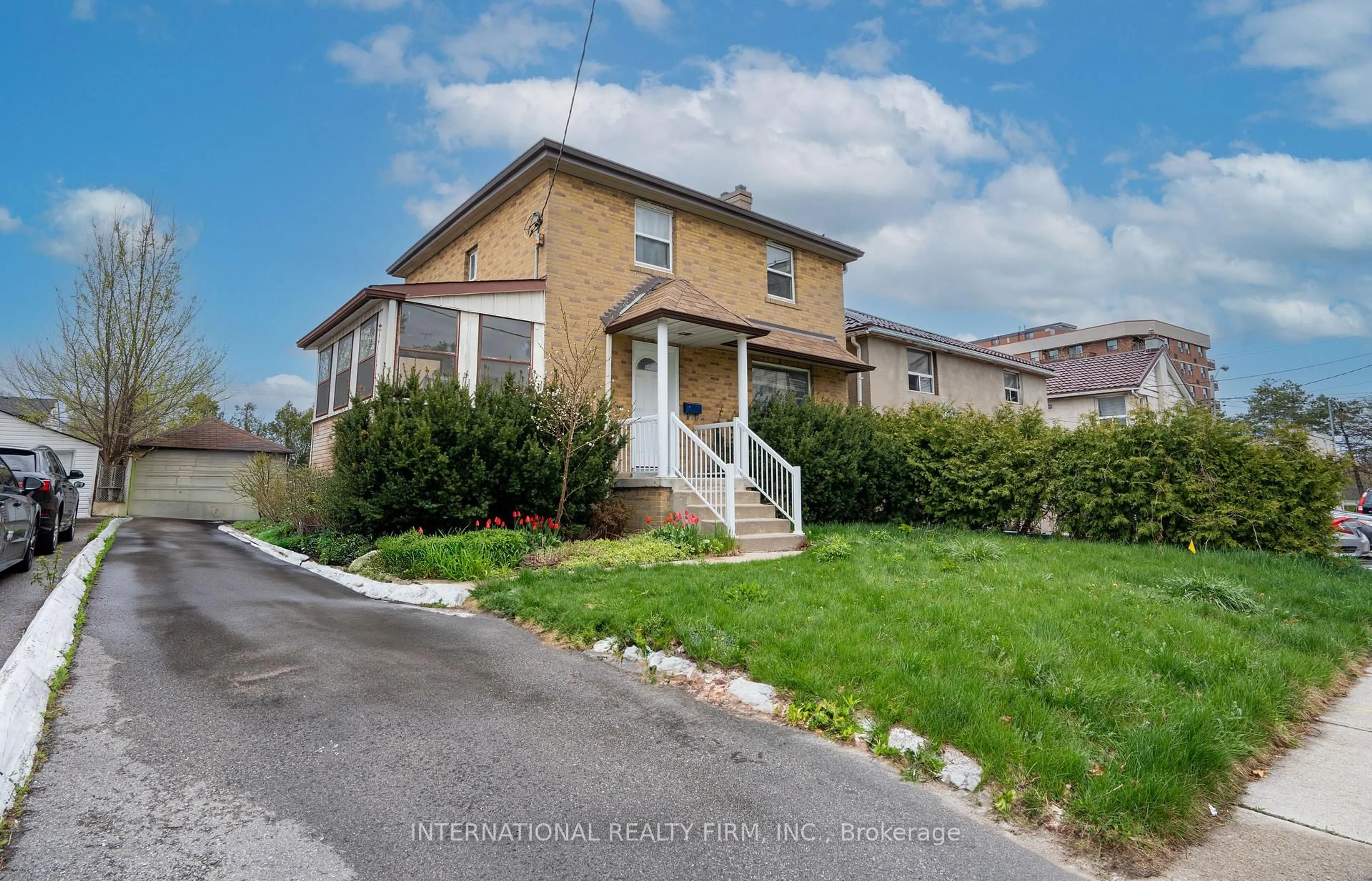 A pic from outside/outdoor area/front of a property/back of a property/a pic from drone, street for 224 King St, Toronto Ontario M9N 1L7
